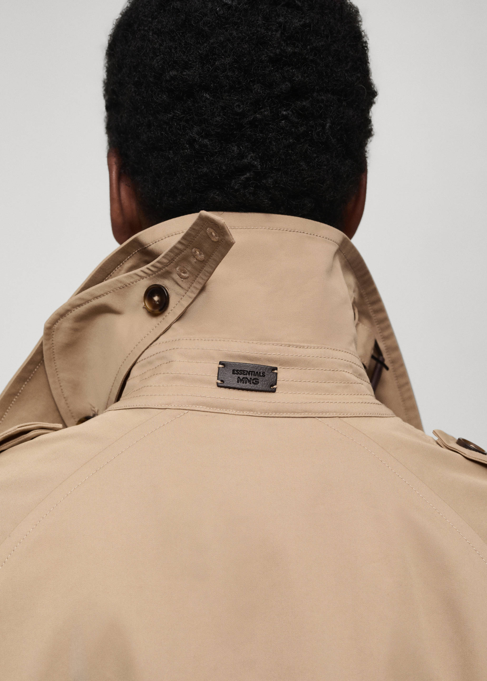 Water-repellent belted trench coat - Details of the article 6