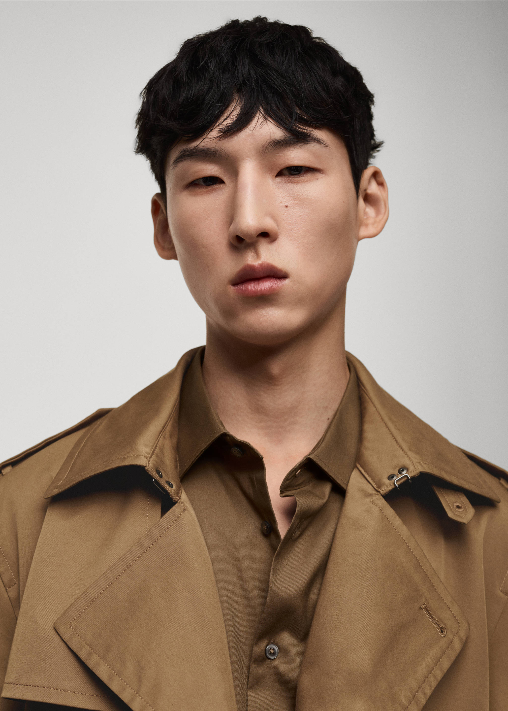 Water-repellent belted trench coat - Details of the article 1