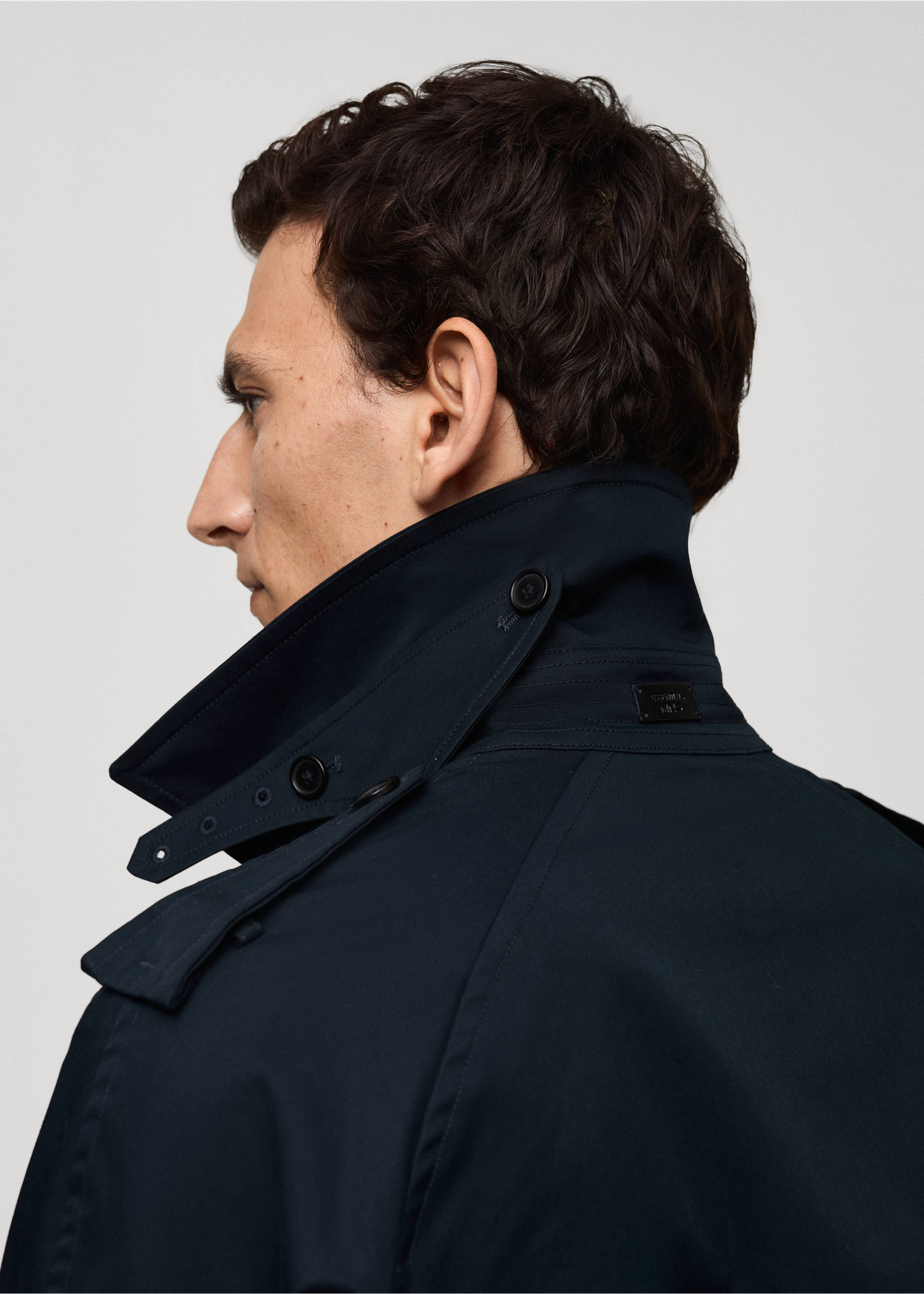 Water-repellent belted trench coat - Details of the article 6, Dark Navy. Ref: 77075961-00.