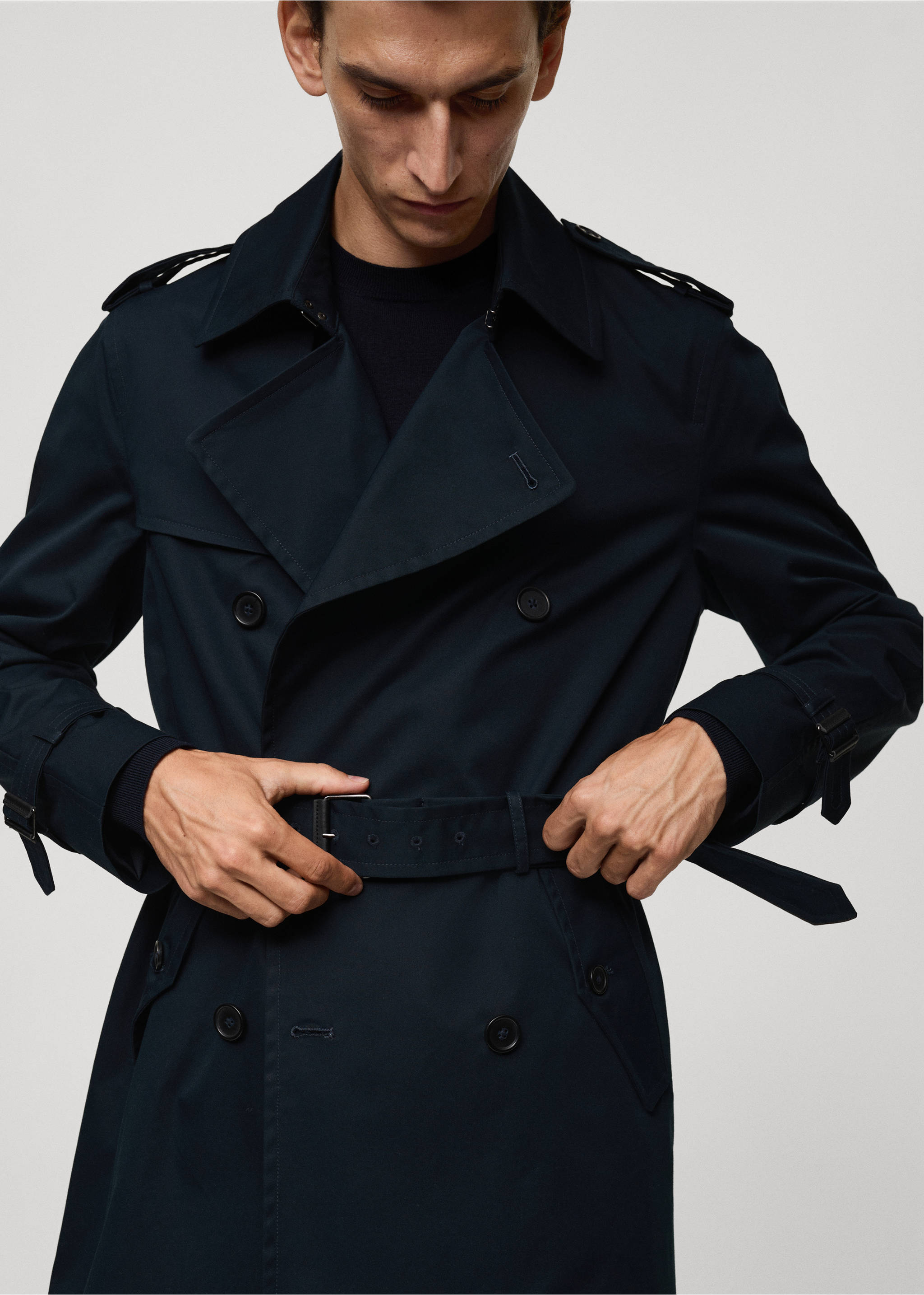 Water-repellent belted trench coat - Details of the article 2, Dark Navy. Ref: 77075961-00.