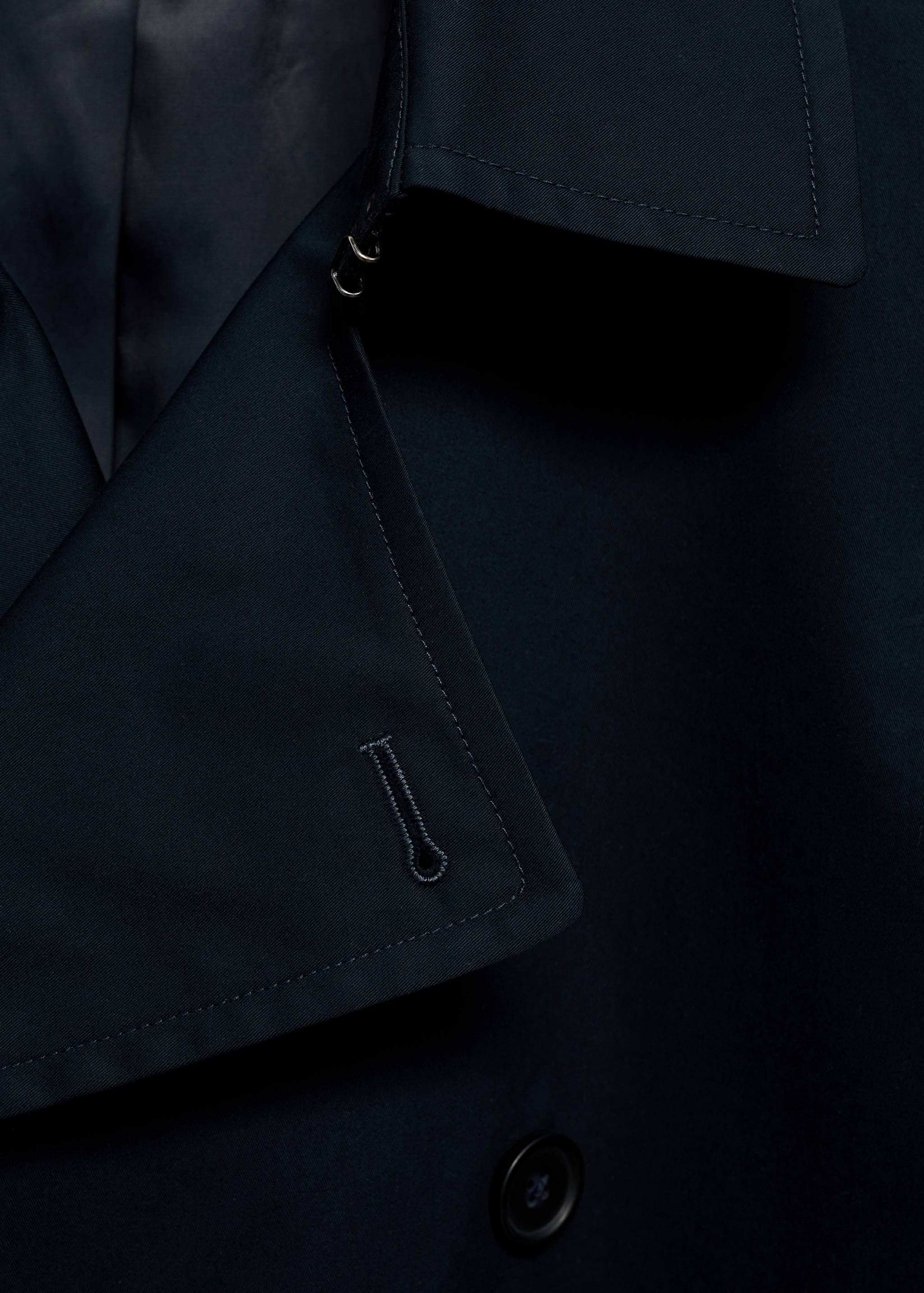 Water-repellent belted trench coat - Details of the article 8