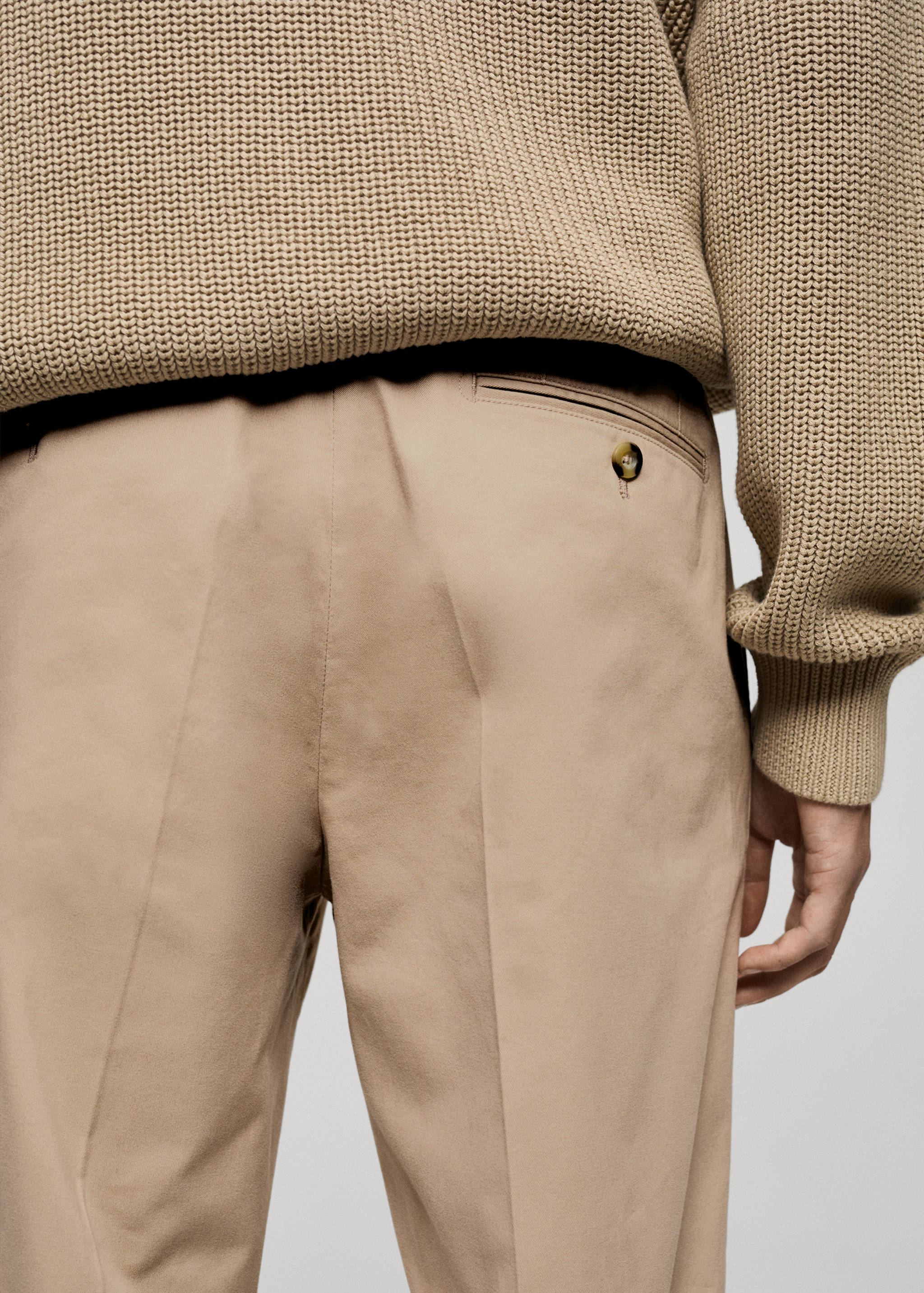 Bavlněné kalhoty regular fit se záševky - Detail zboží 6