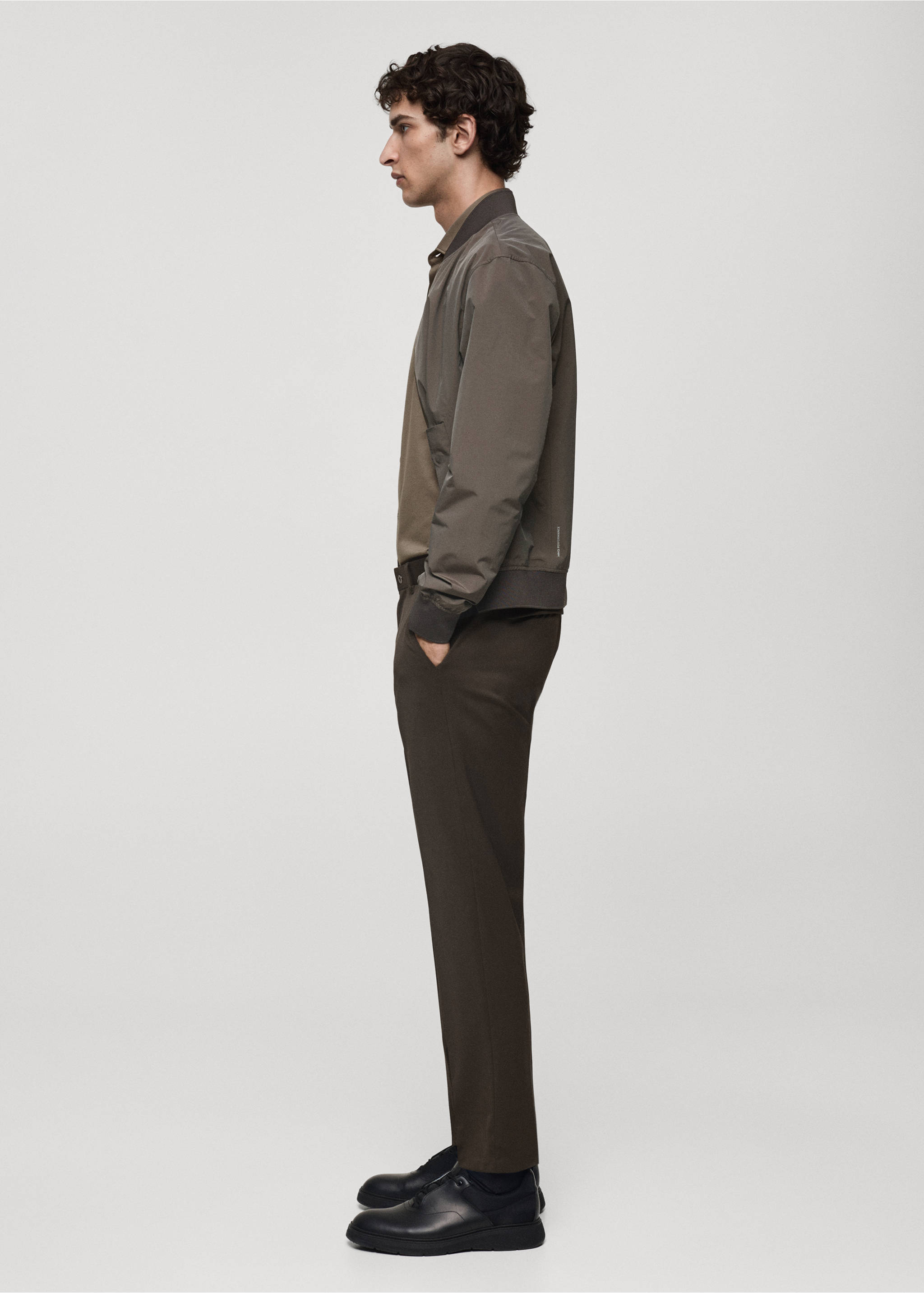 Slim Fit-Hose aus Comfort-Stretch-Gewebe Coolmax® - Detail des Artikels 2, Braun. Ref: 77075963-00.