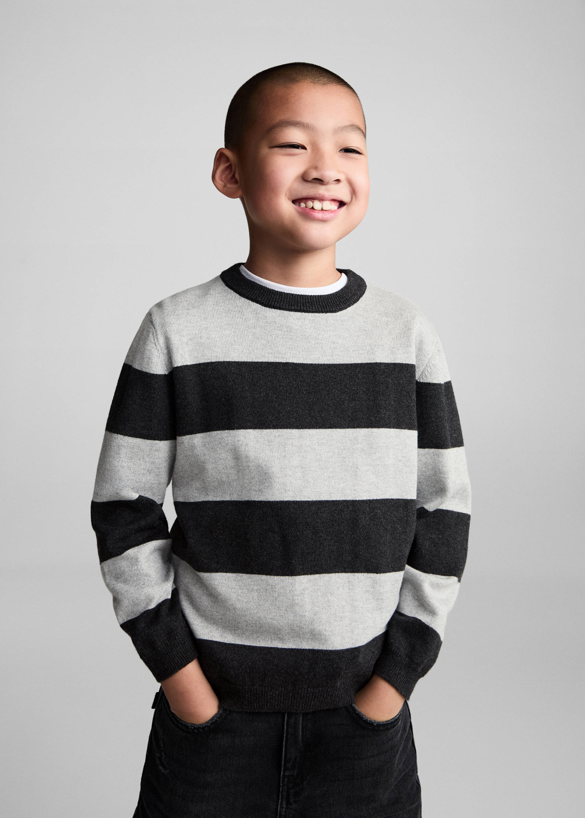 Knit striped sweater - Medium plane