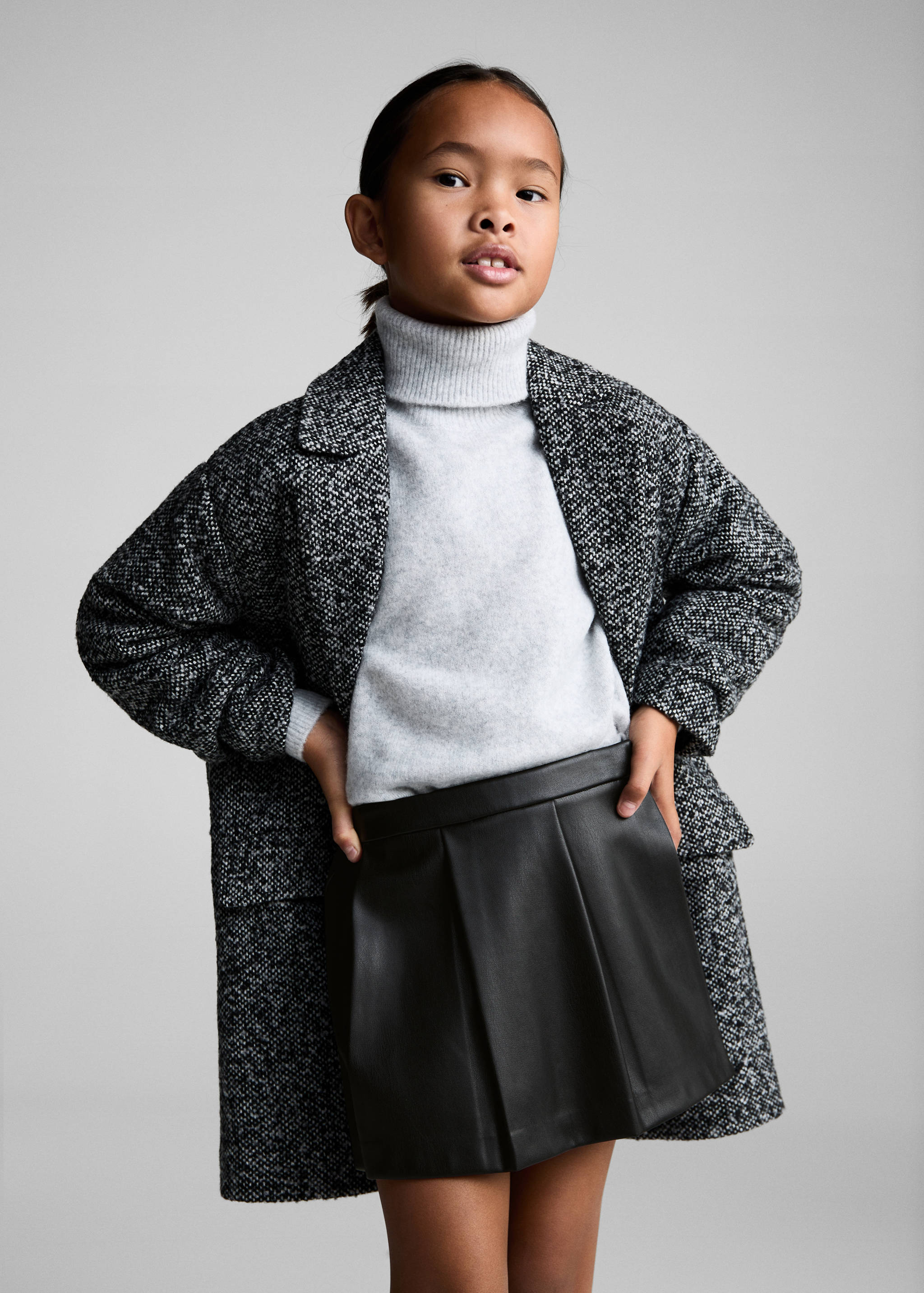 Jupe short cuir synthétique - Plan moyen