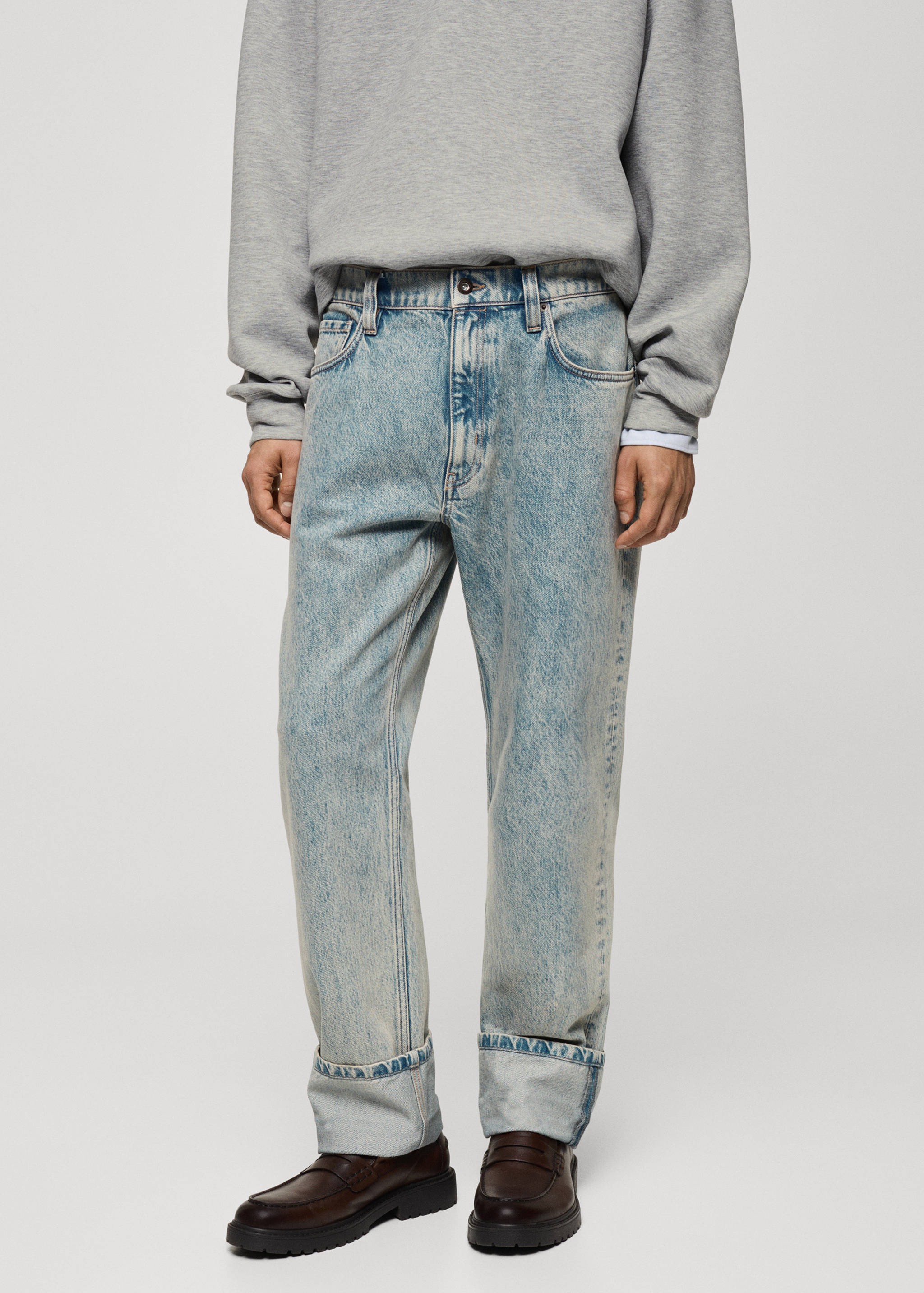 Jeans straight fit bajo vuelta - Plano medio