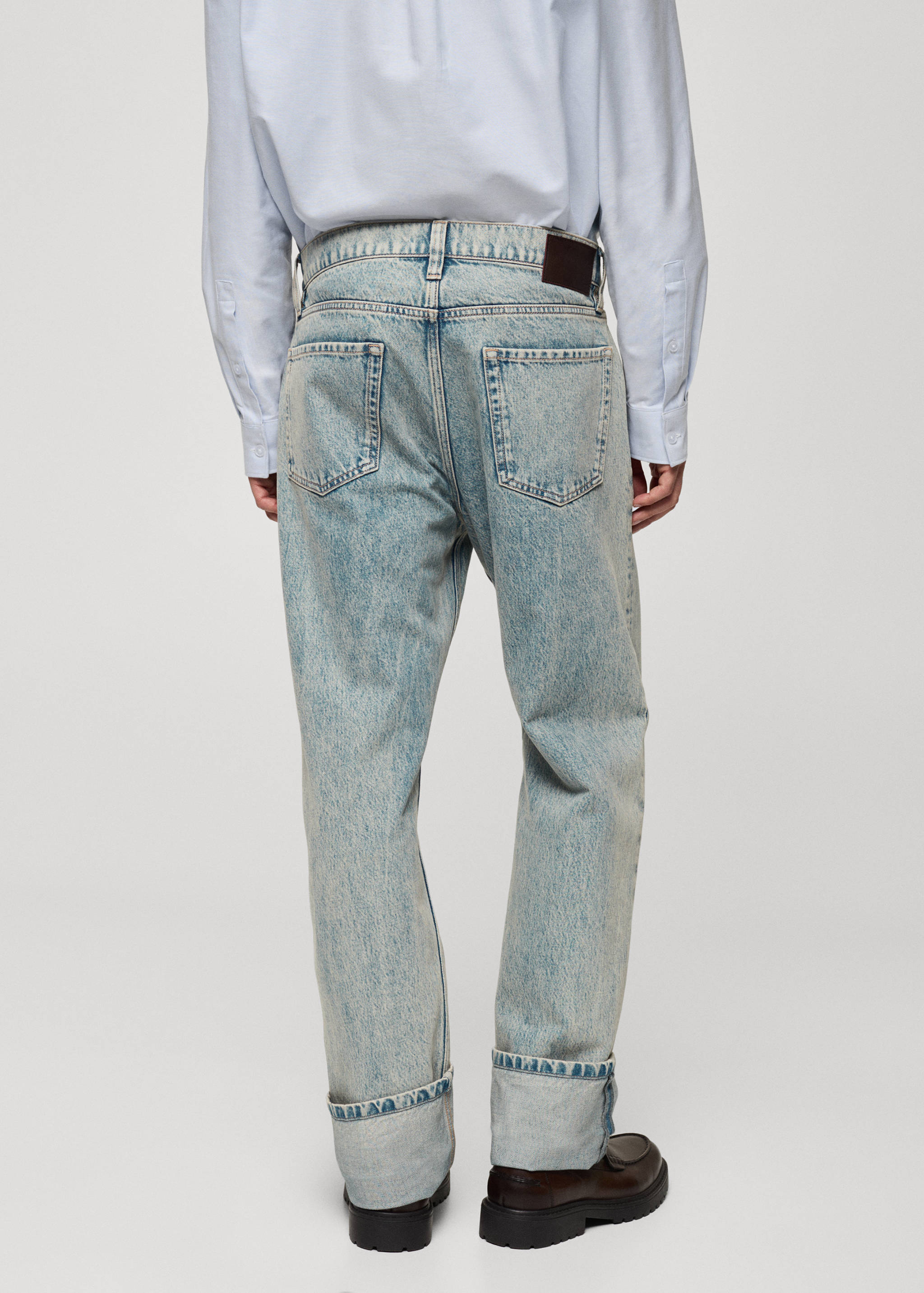 Jeans straight fit bajo vuelta - Reverso del artículo