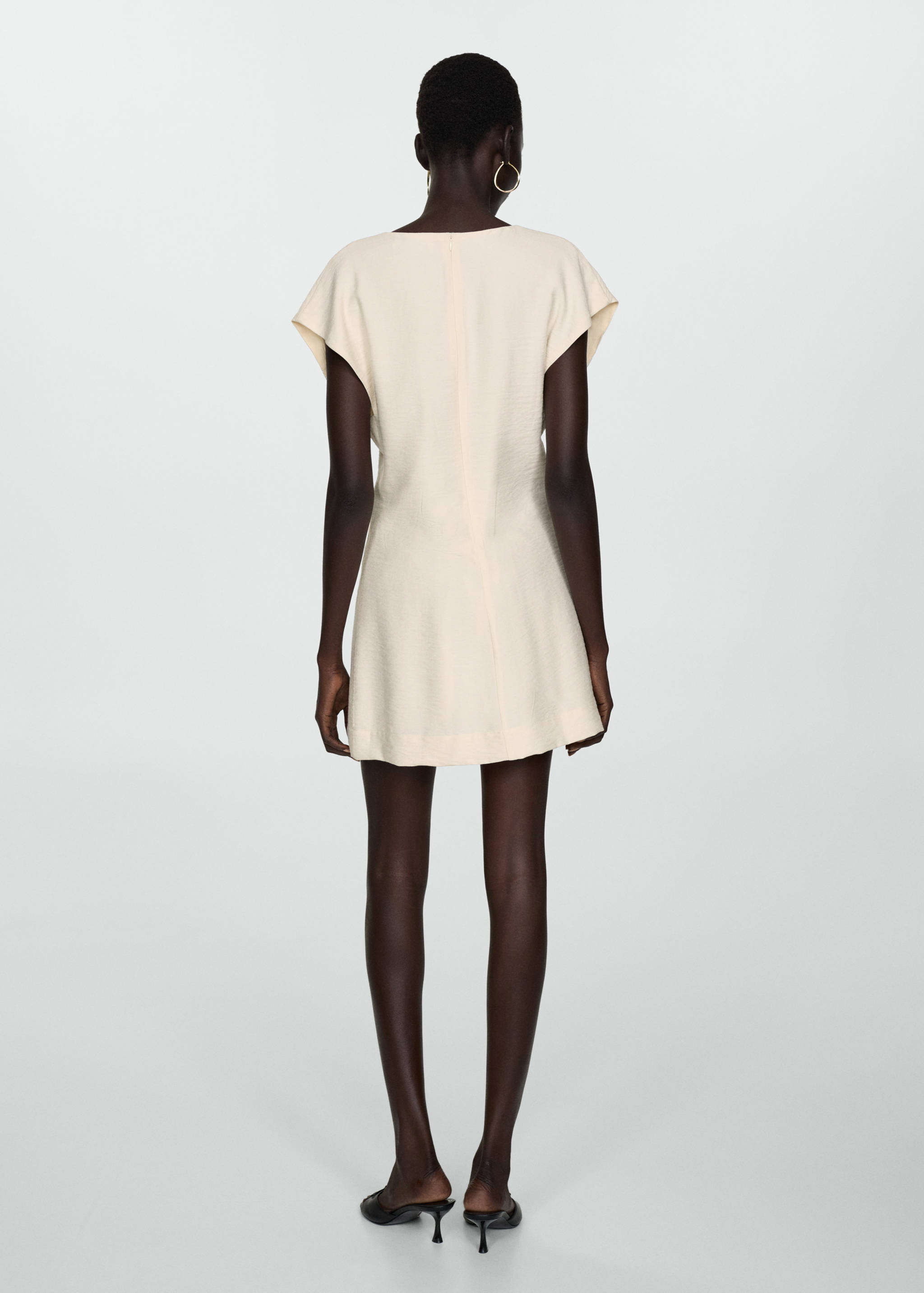 Short dress with embroidered detail - Reverse of the article