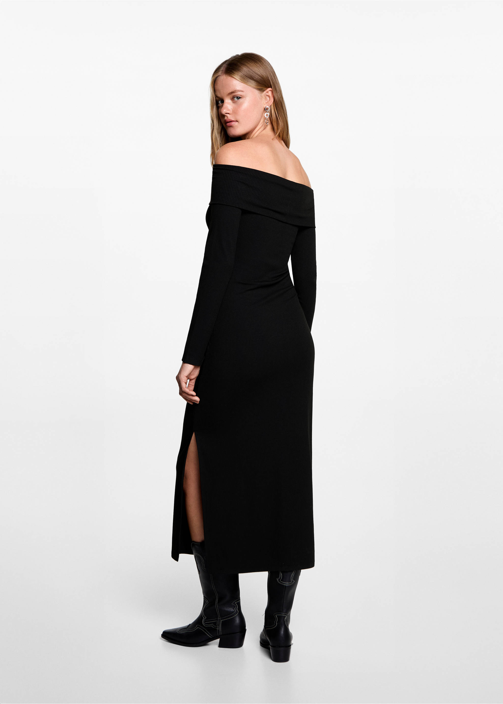 Off-the-shoulder long dress - Reverse of the article, Black. Ref: 77075984-00.