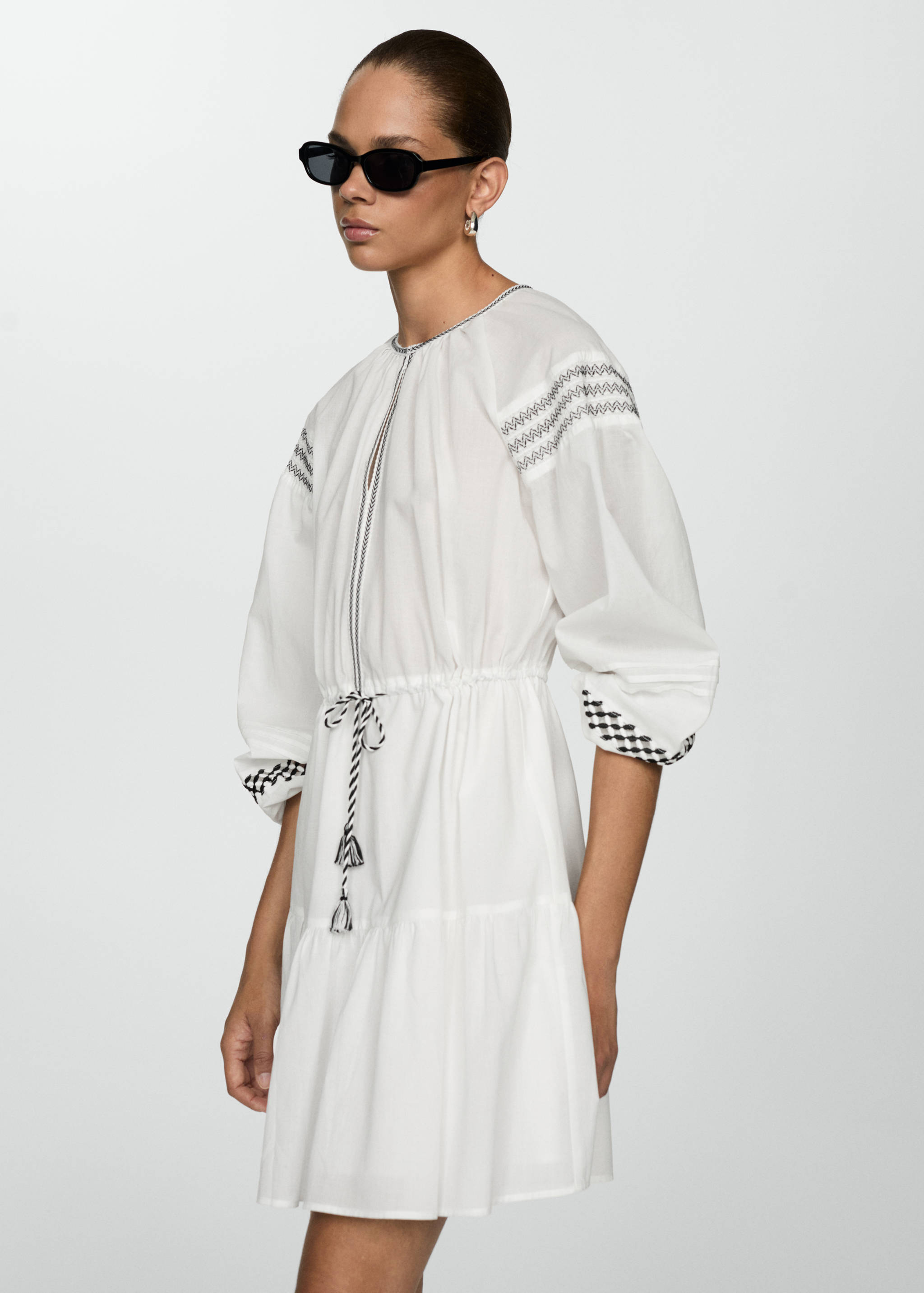 Φόρεμα βαμβάκι κεντητές λεπτομέρειες - Μεσαίο πλάνο