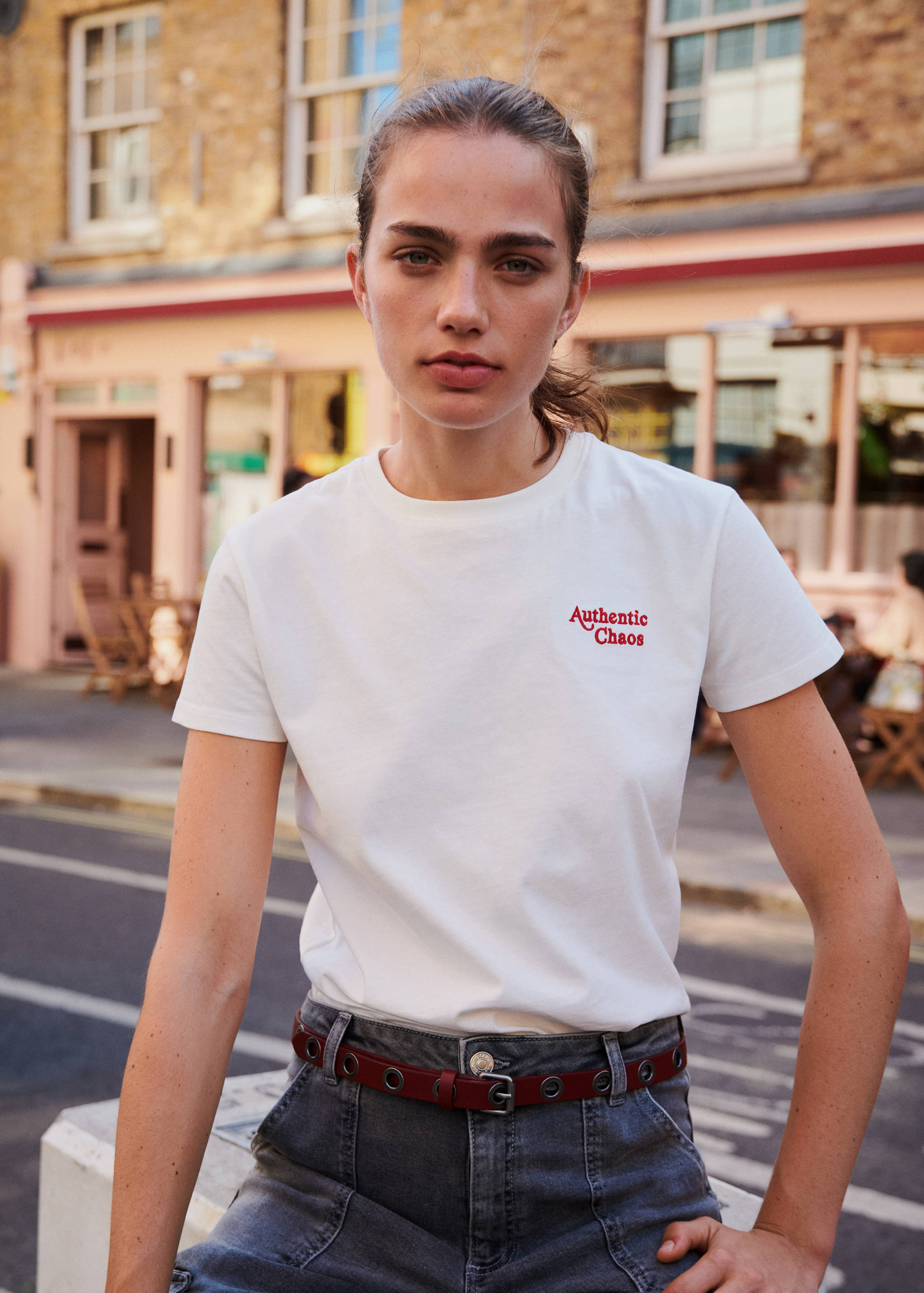 Embroidered detail cotton T-shirt - Details of the article 5