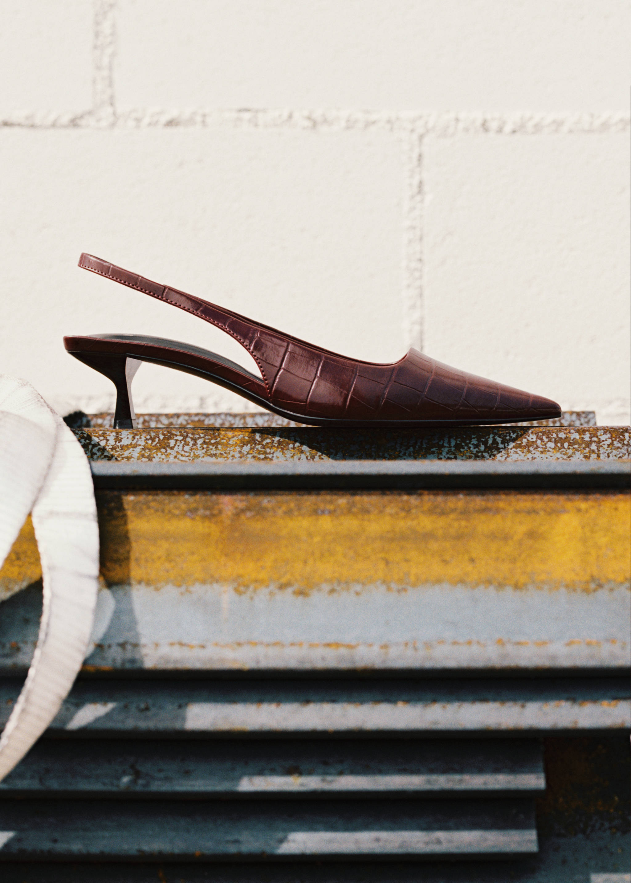 Crocodrile kitten-heel shoes - Details of the article 6