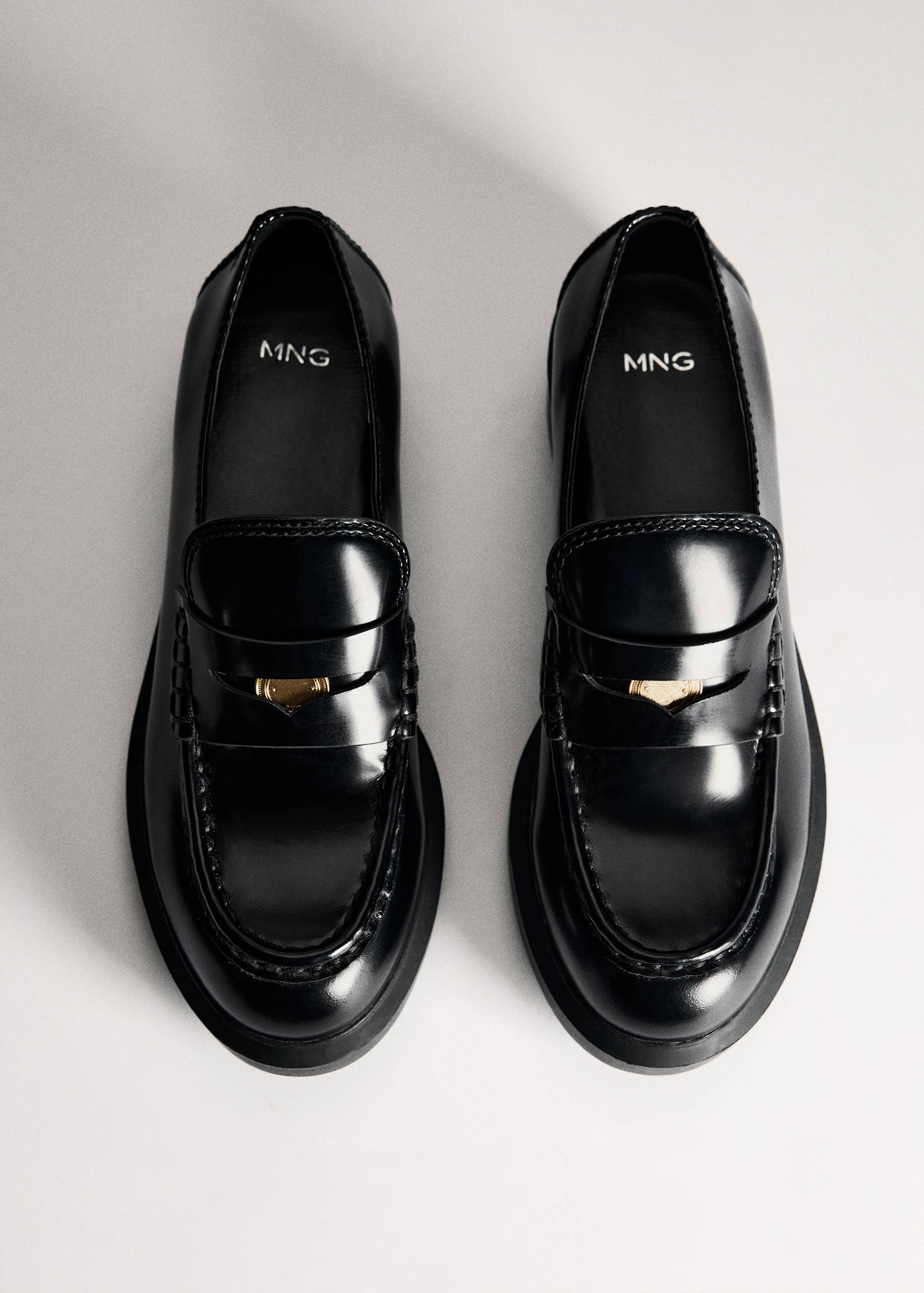 Leather loafers with metallic detail - Details of the article 5