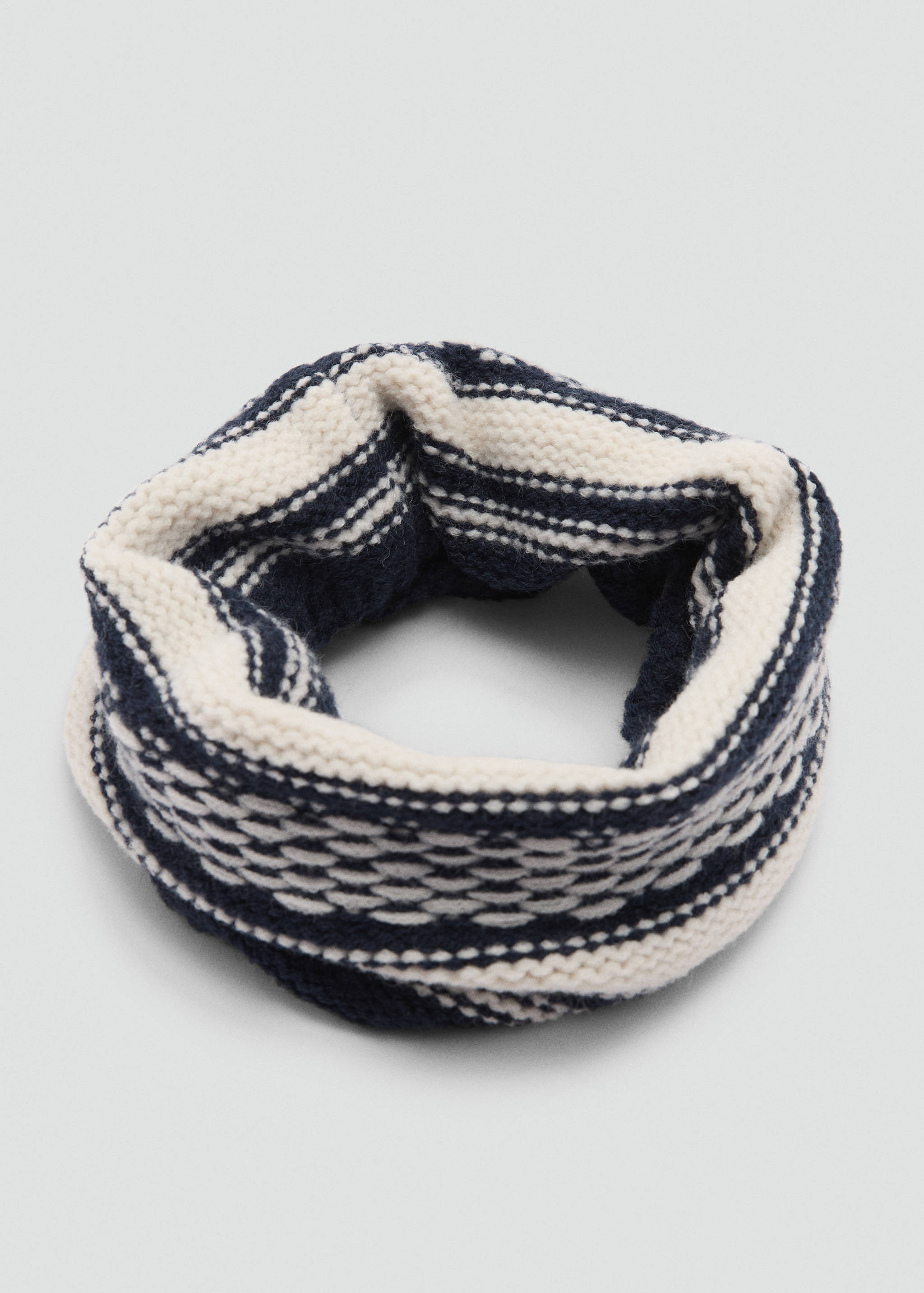 Bicolour knit scarf - Details of the article 1