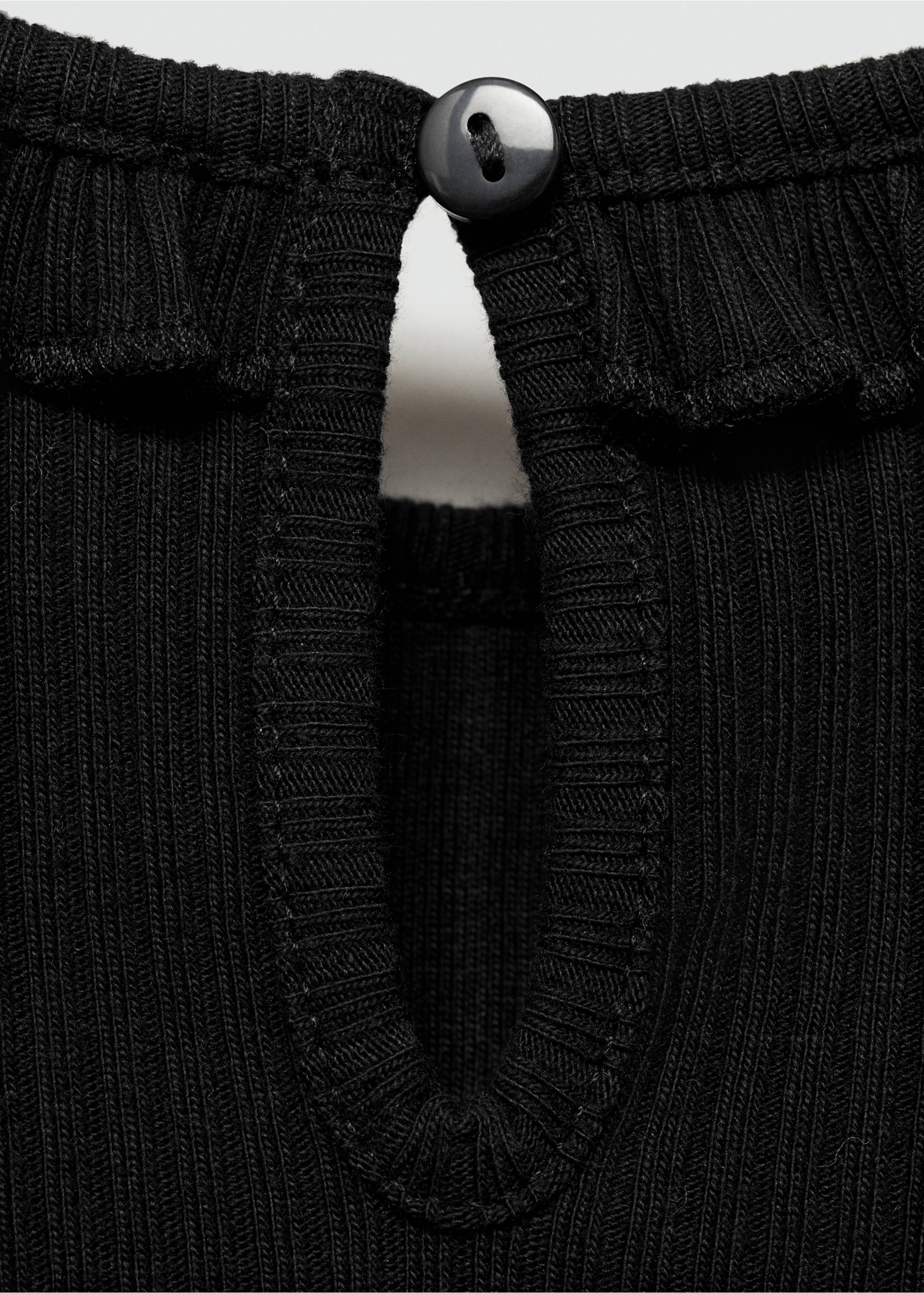 Vestido canalé volantes - Detalle del artículo 0, Negro. Ref: 77076734-00.