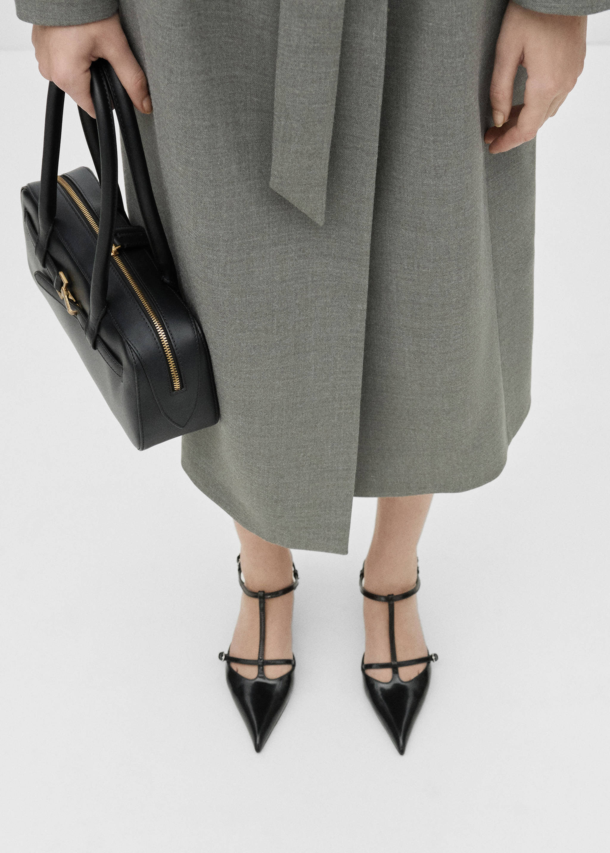 Pantofi de piele cu toc kitten - Plan general