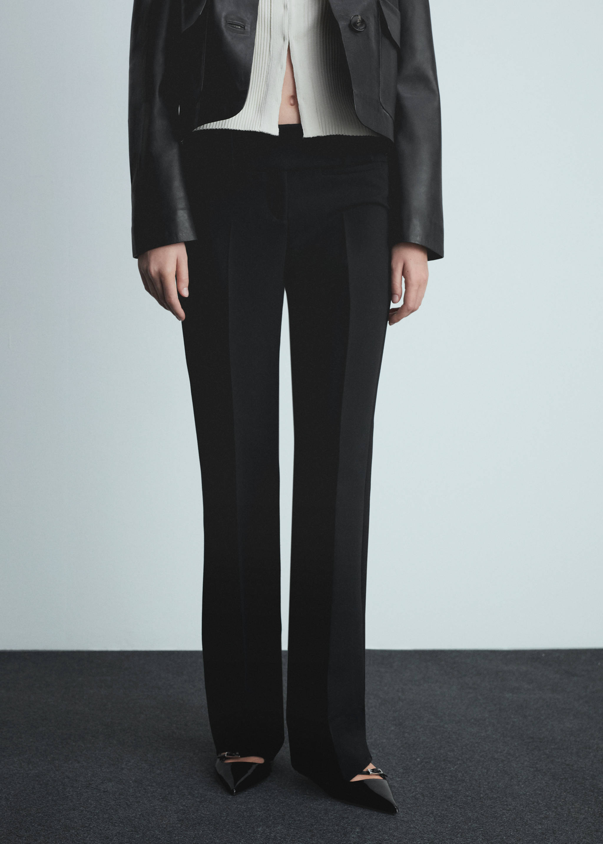 Low-rise flared trousers - Medium plane