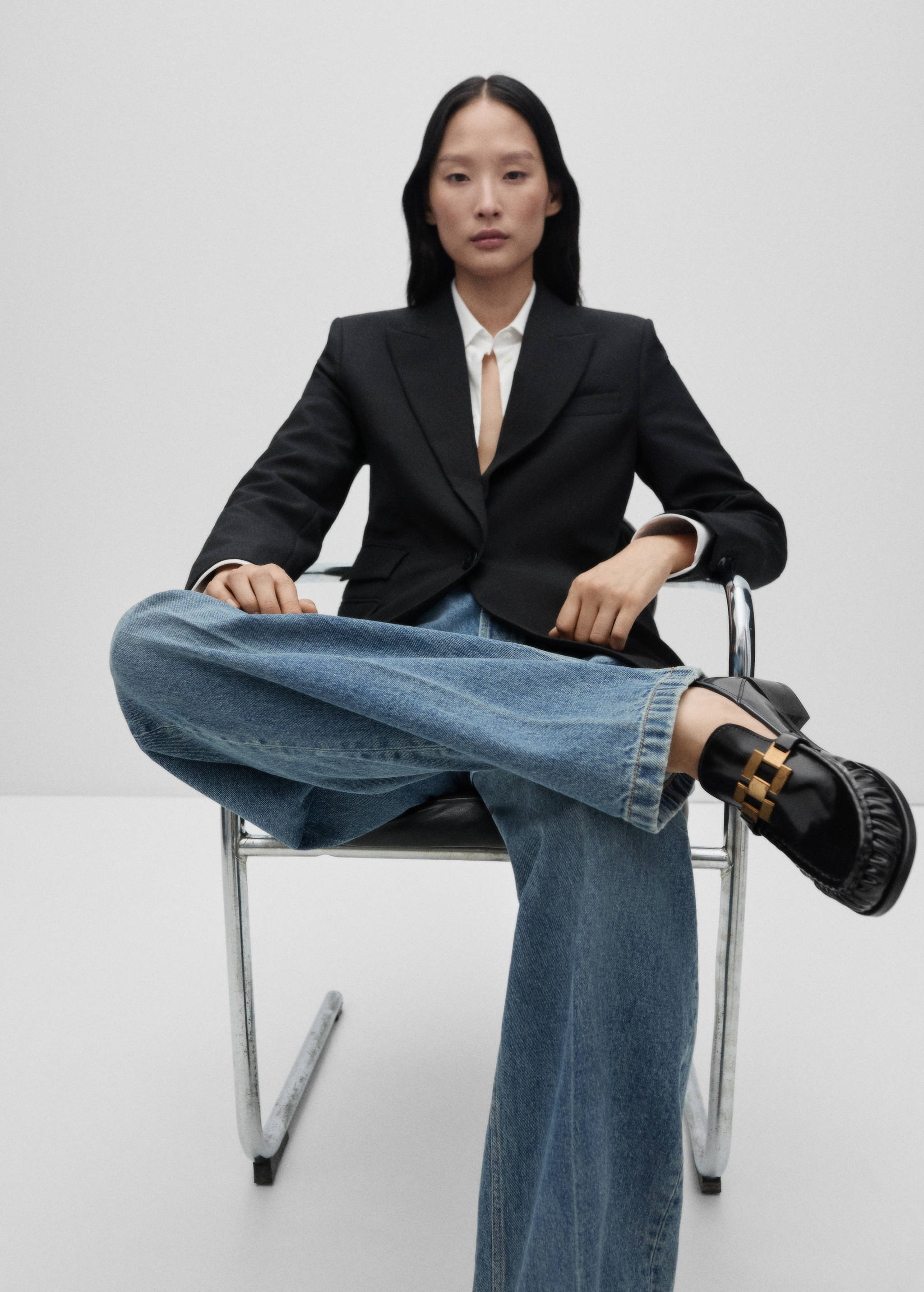 Leather shoes with metallic detail - General plane