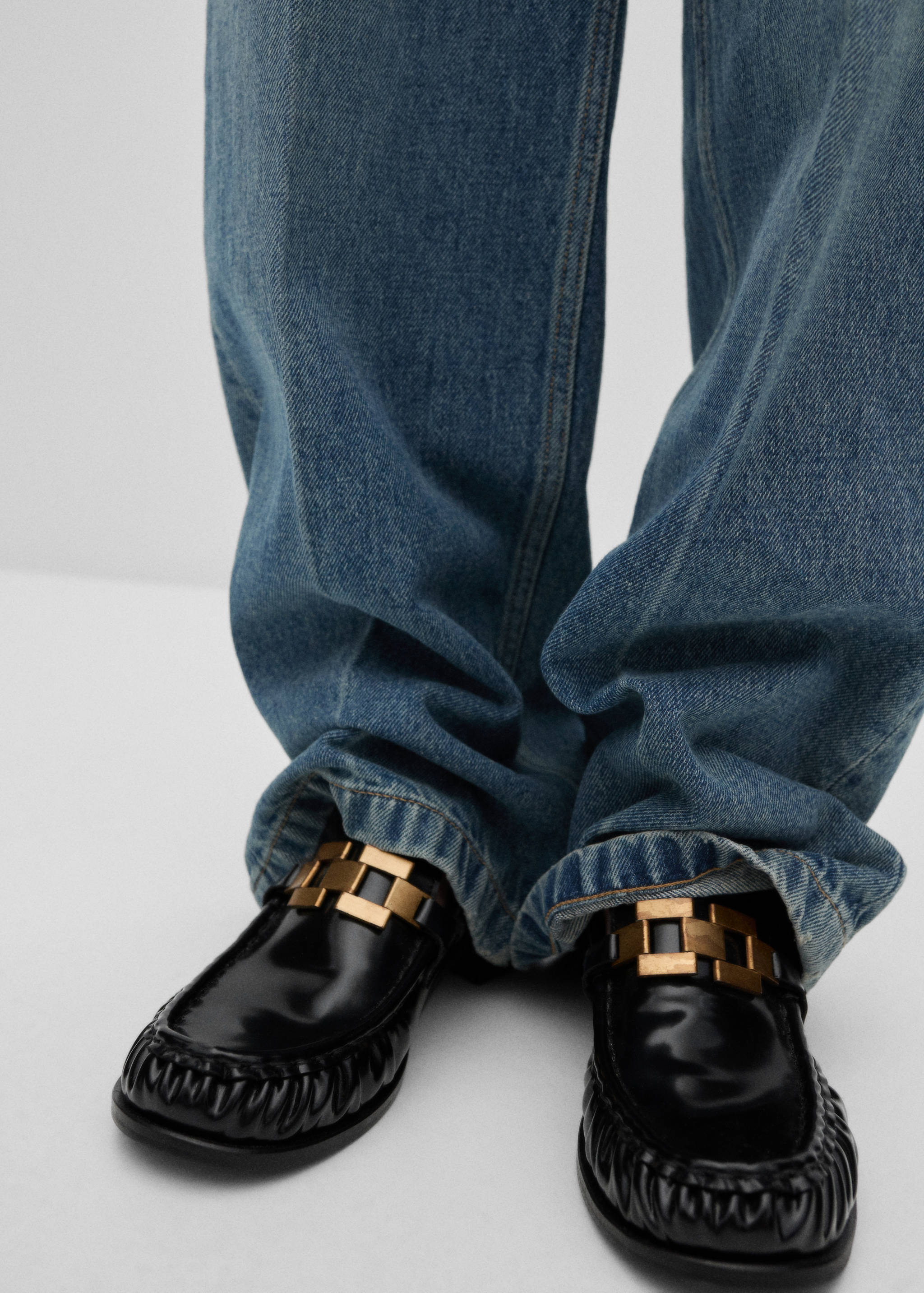 Leather shoes with metallic detail - Details of the article 9