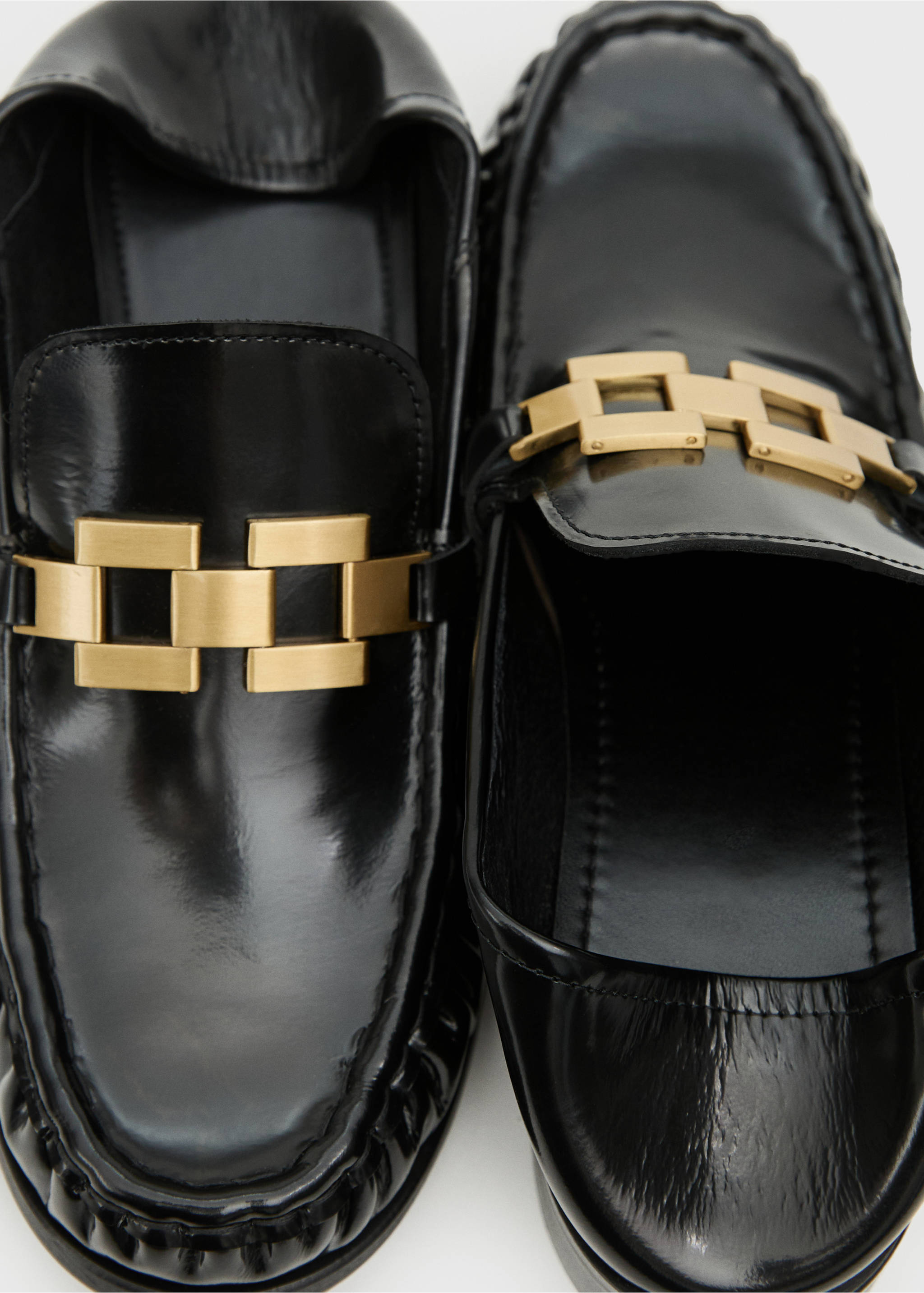 Lederschuh mit Metallic-Detail - Detail des Artikels 3, Schwarz. Ref: 77076757-00.