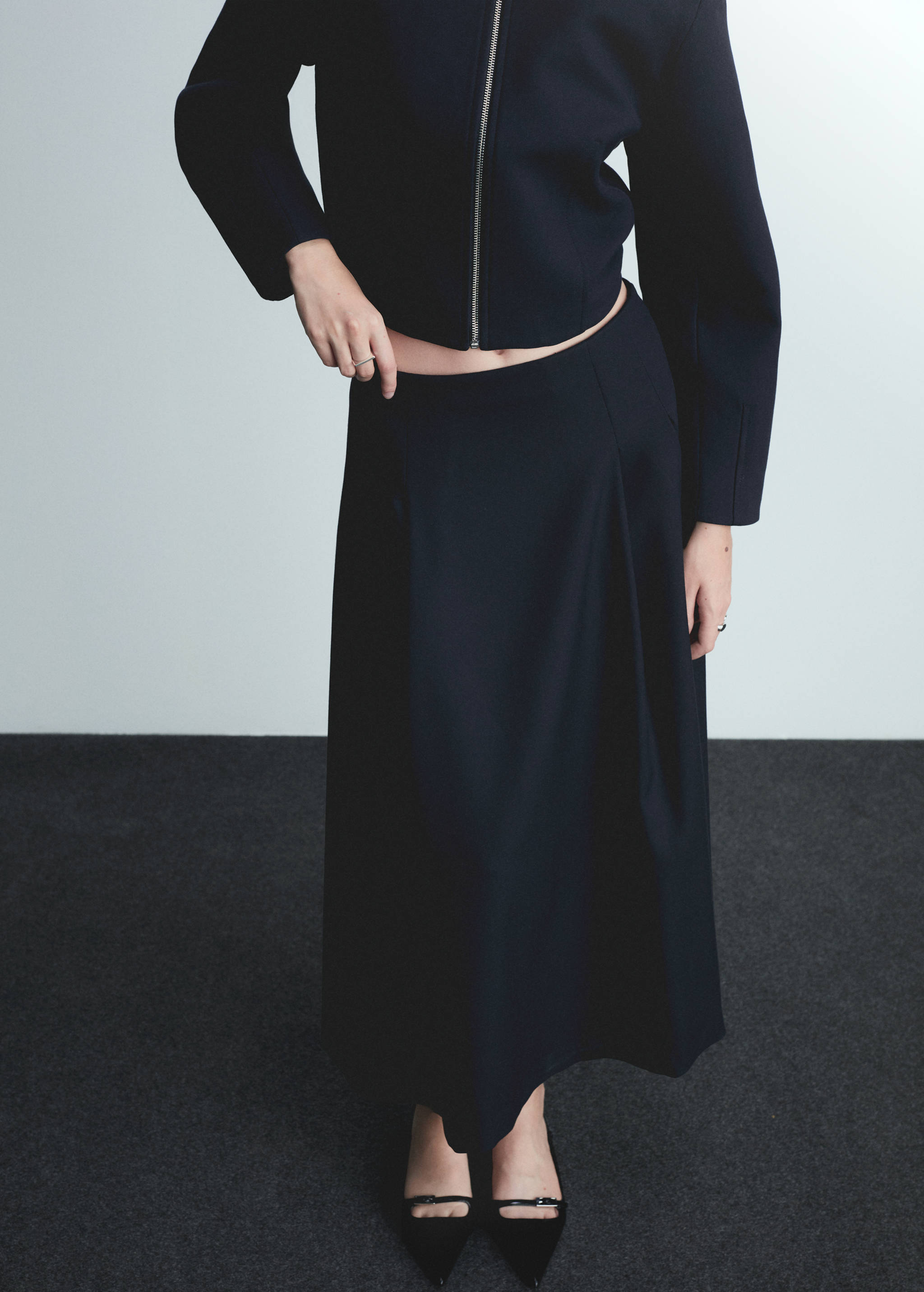 Flared skirt with pleated detail - Medium plane