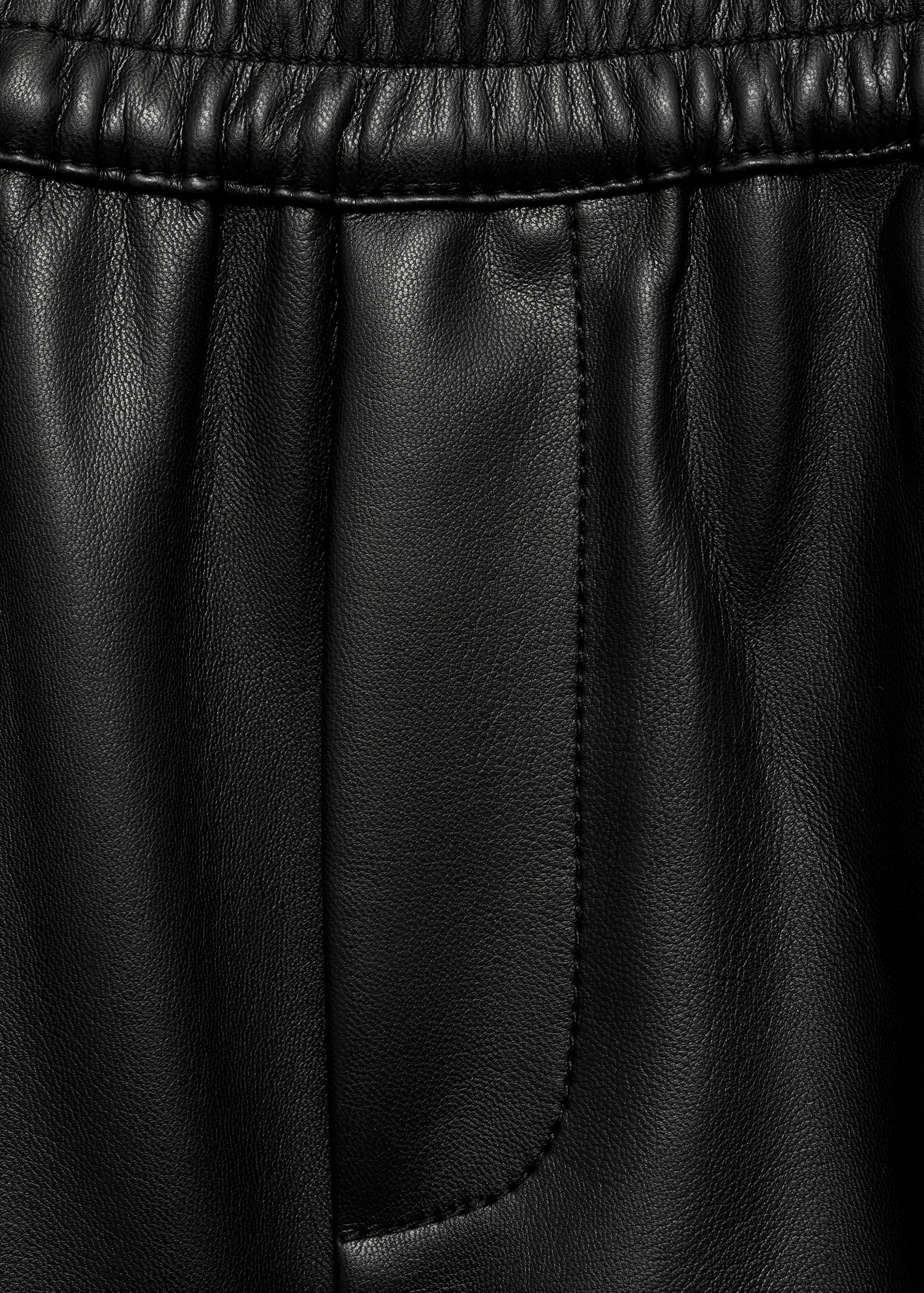 Faux-leather shorts with elastic waist - Details of the article 8