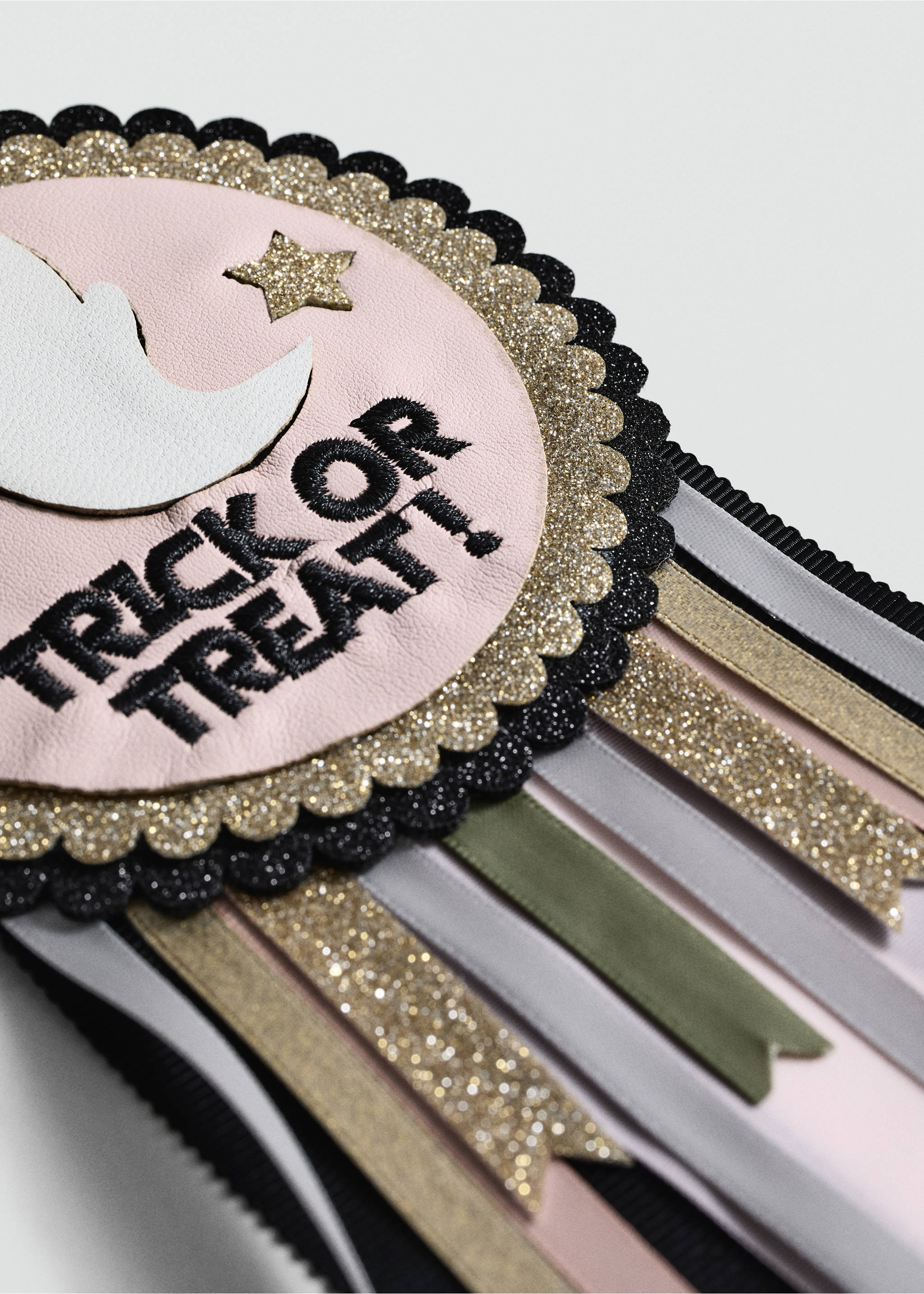 Halloween brooch - Medium plane, Black. Ref: 77077120-00.