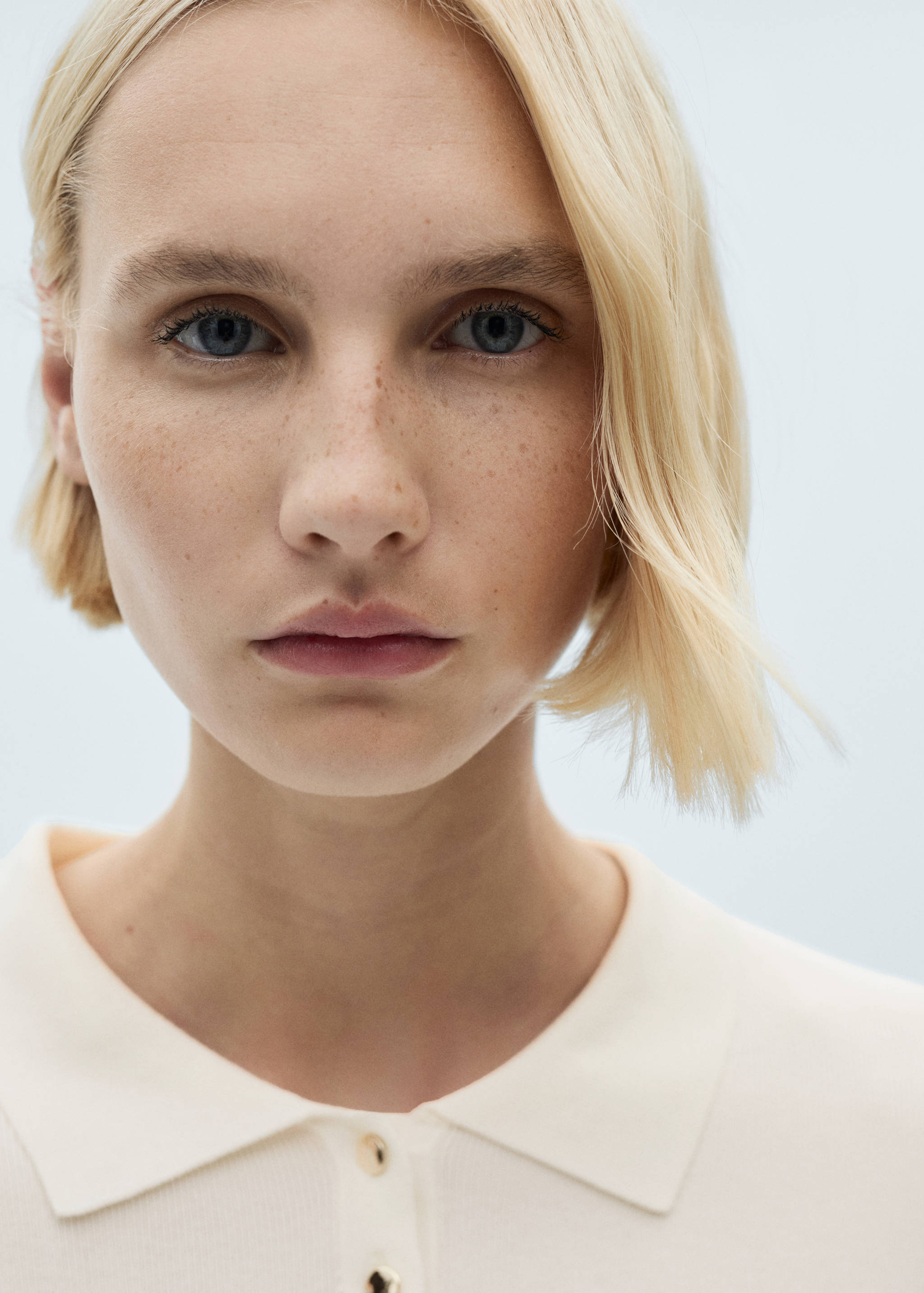 Cropped knitted polo shirt - Details of the article 1