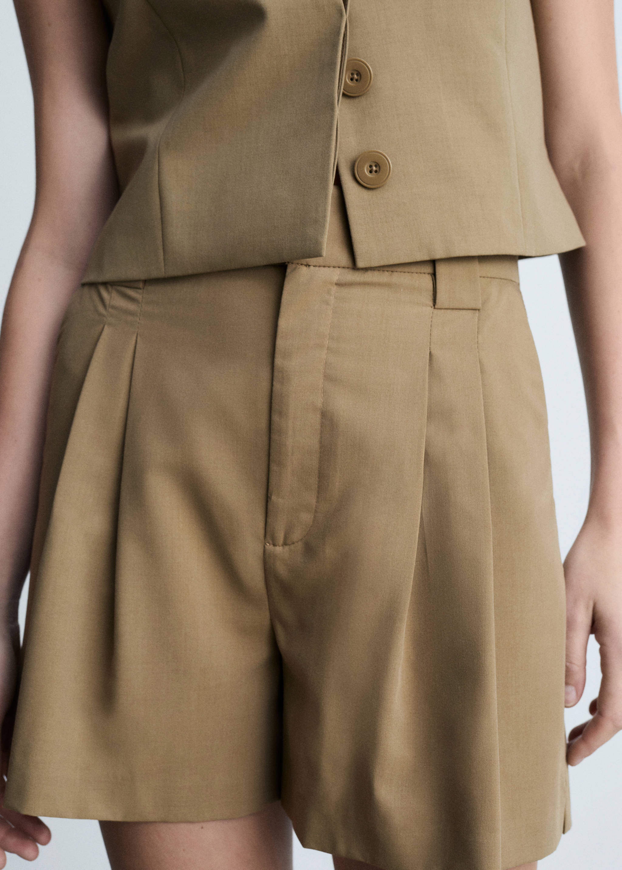 Calções de fato com pinças - Pormenor do artigo 6