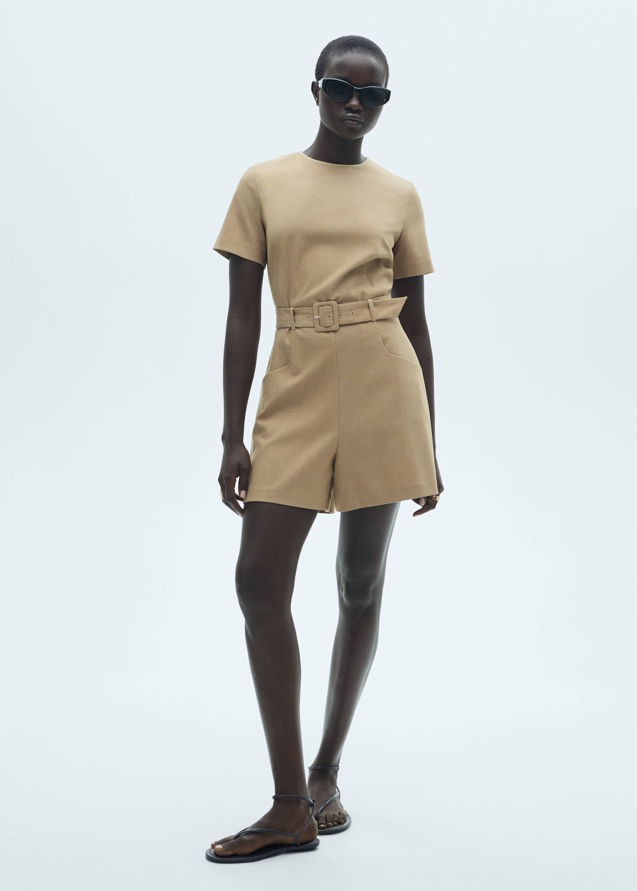 Kurzer Overall mit Gürtel - Allgemeine Ansicht