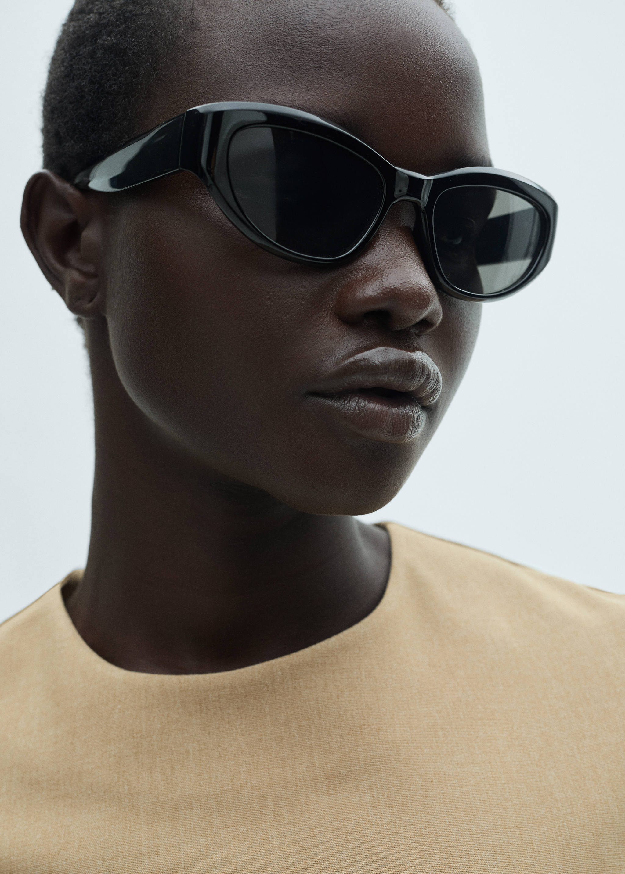 Kurzer Overall mit Gürtel - Detail des Artikels 6