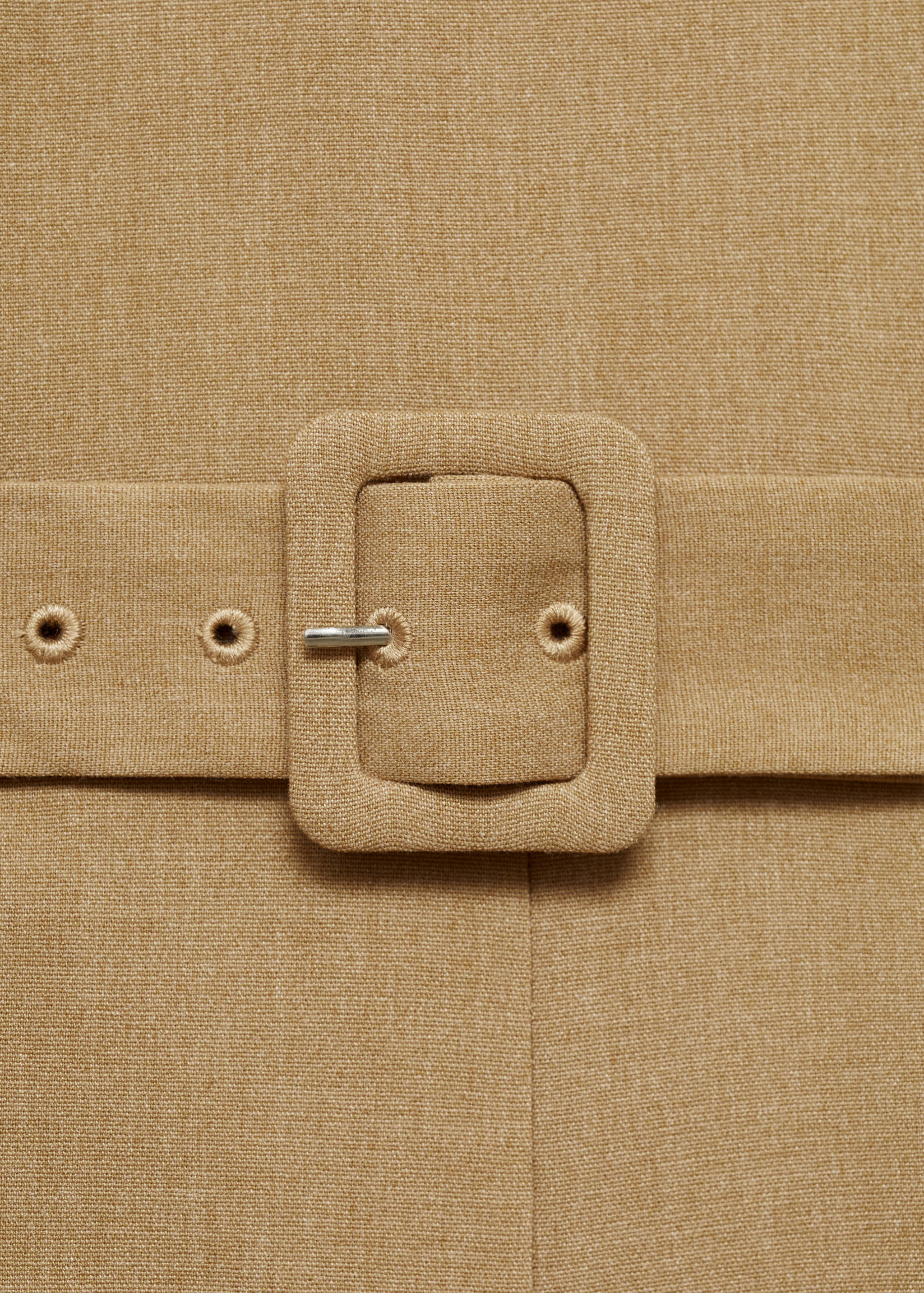 Kurzer Overall mit Gürtel - Detail des Artikels 8