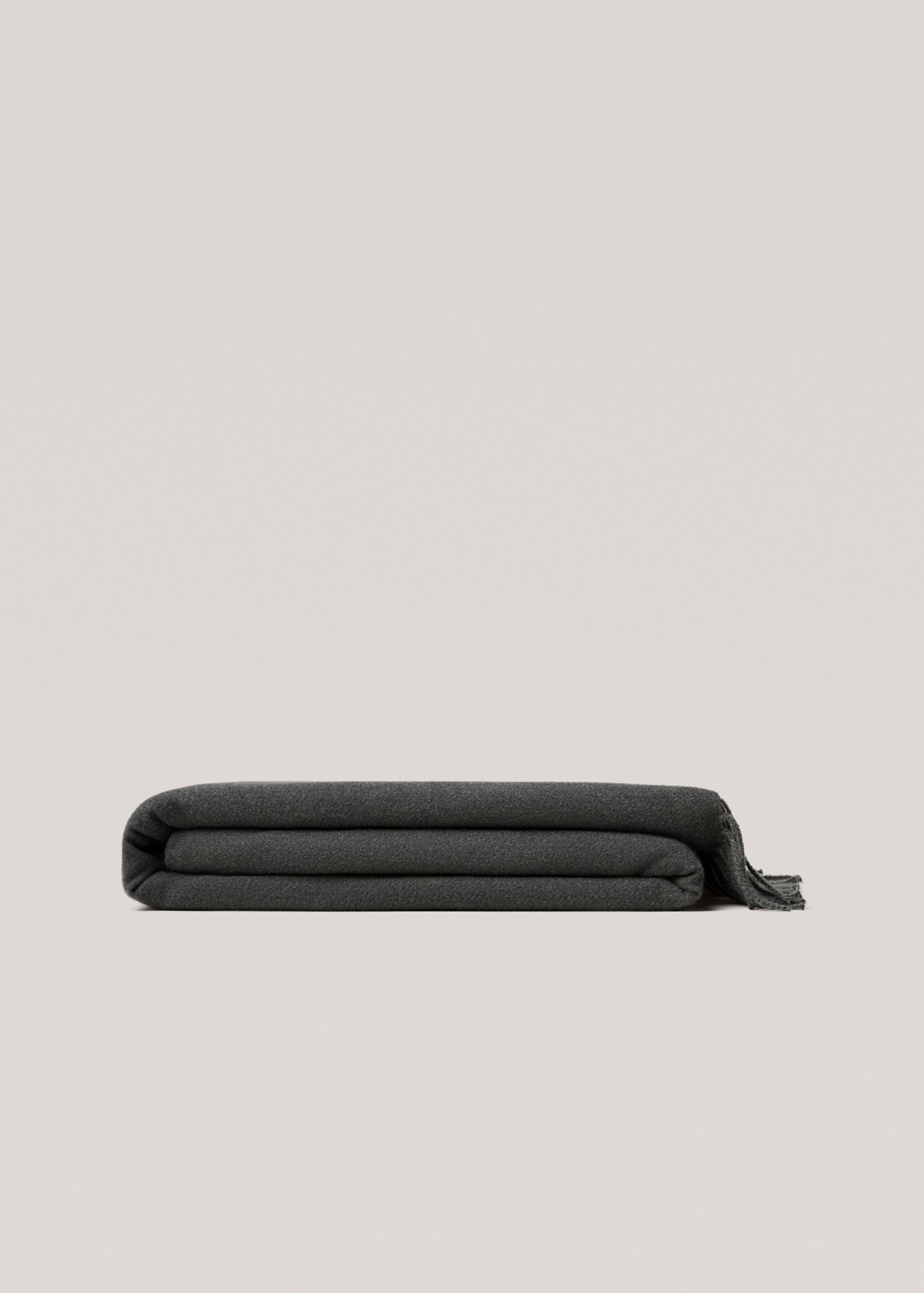 Smooth fringed blanket 130x180cm - Article without model