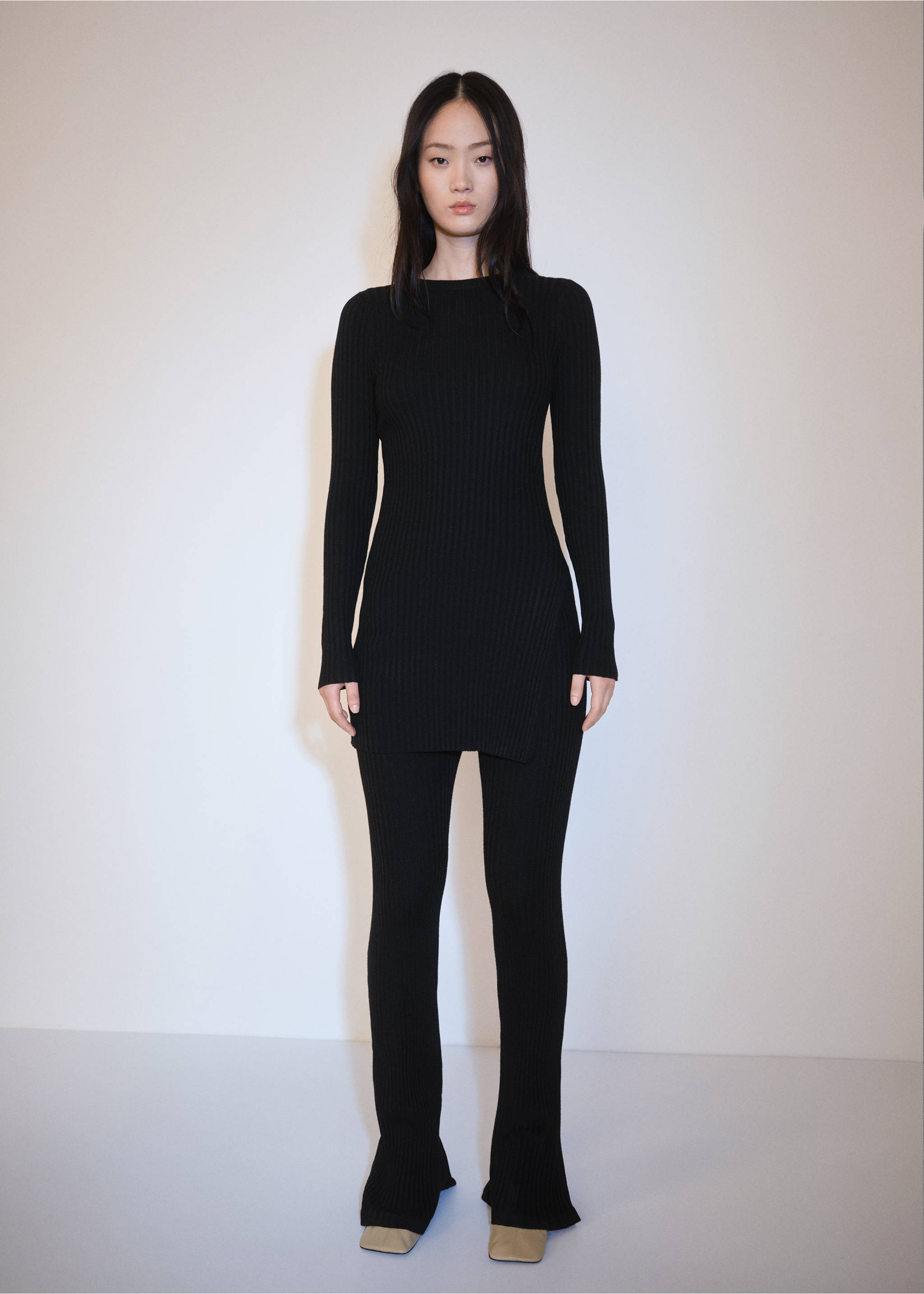 Ribbed short dress - General plane, Black. Ref: 77077664-00.