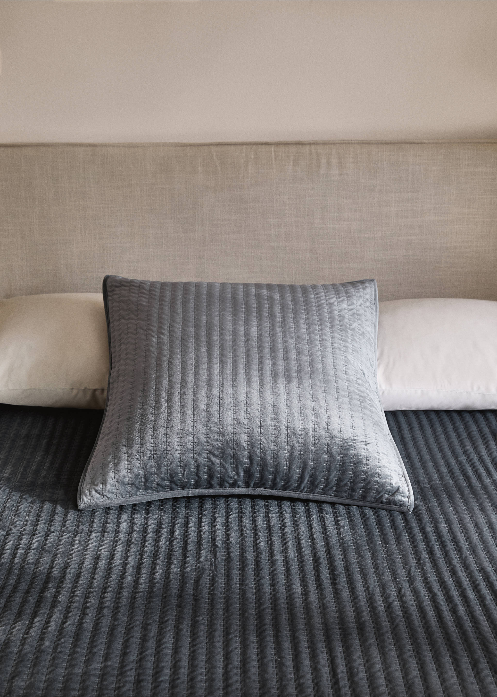 Povlak na polštářek samet - Celkový náhled, Modrá. Ref: 77077668-00.