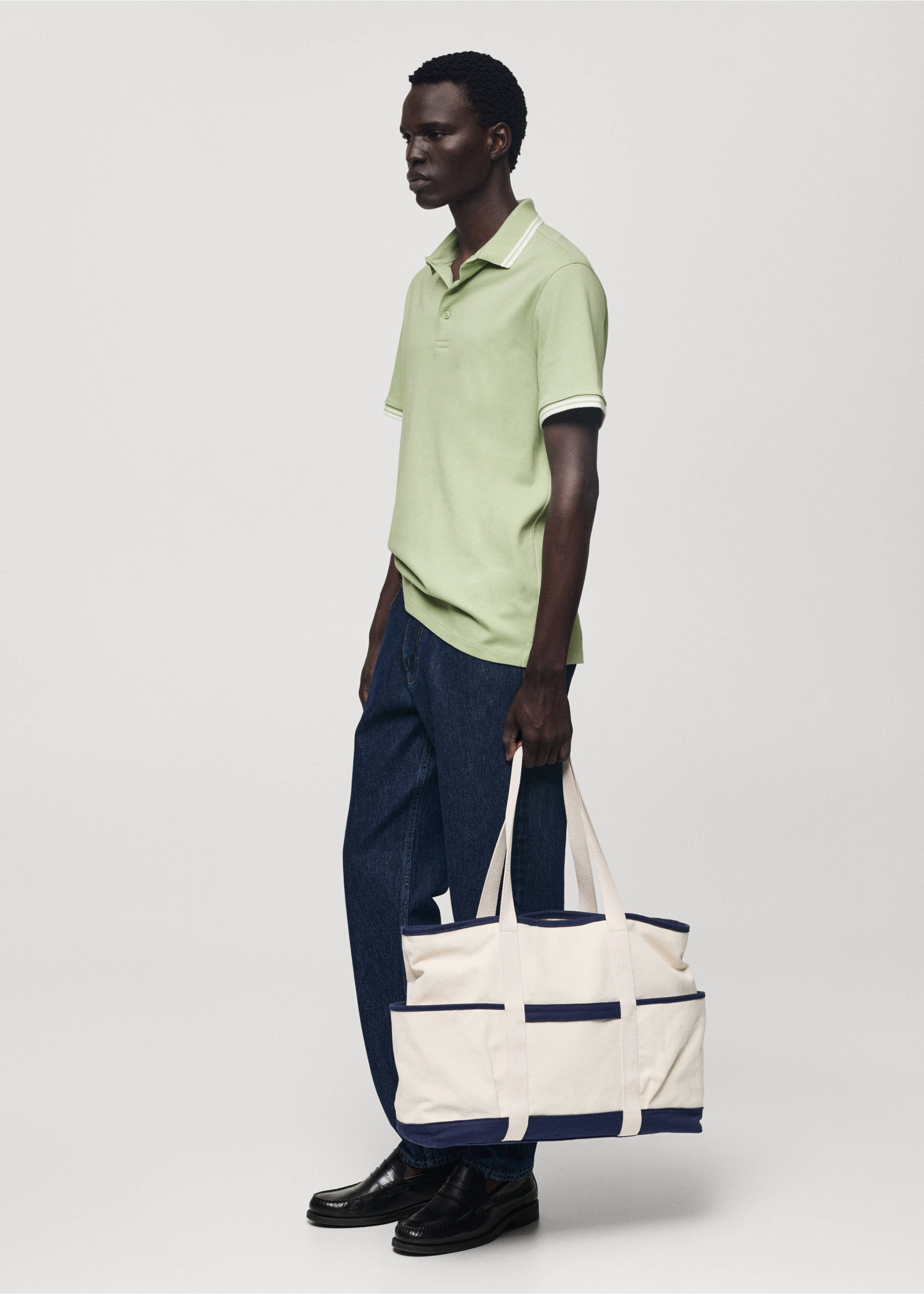 100% cotton polo shirt with contrast piping - Details of the article 2, Pastel Green. Ref: 77077681-00.