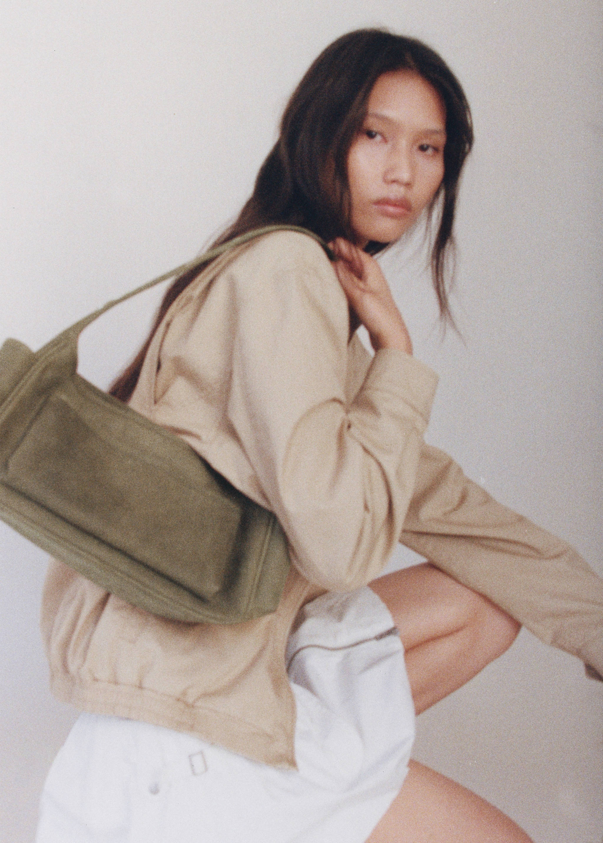 Leather bag with studs and pockets - General plane