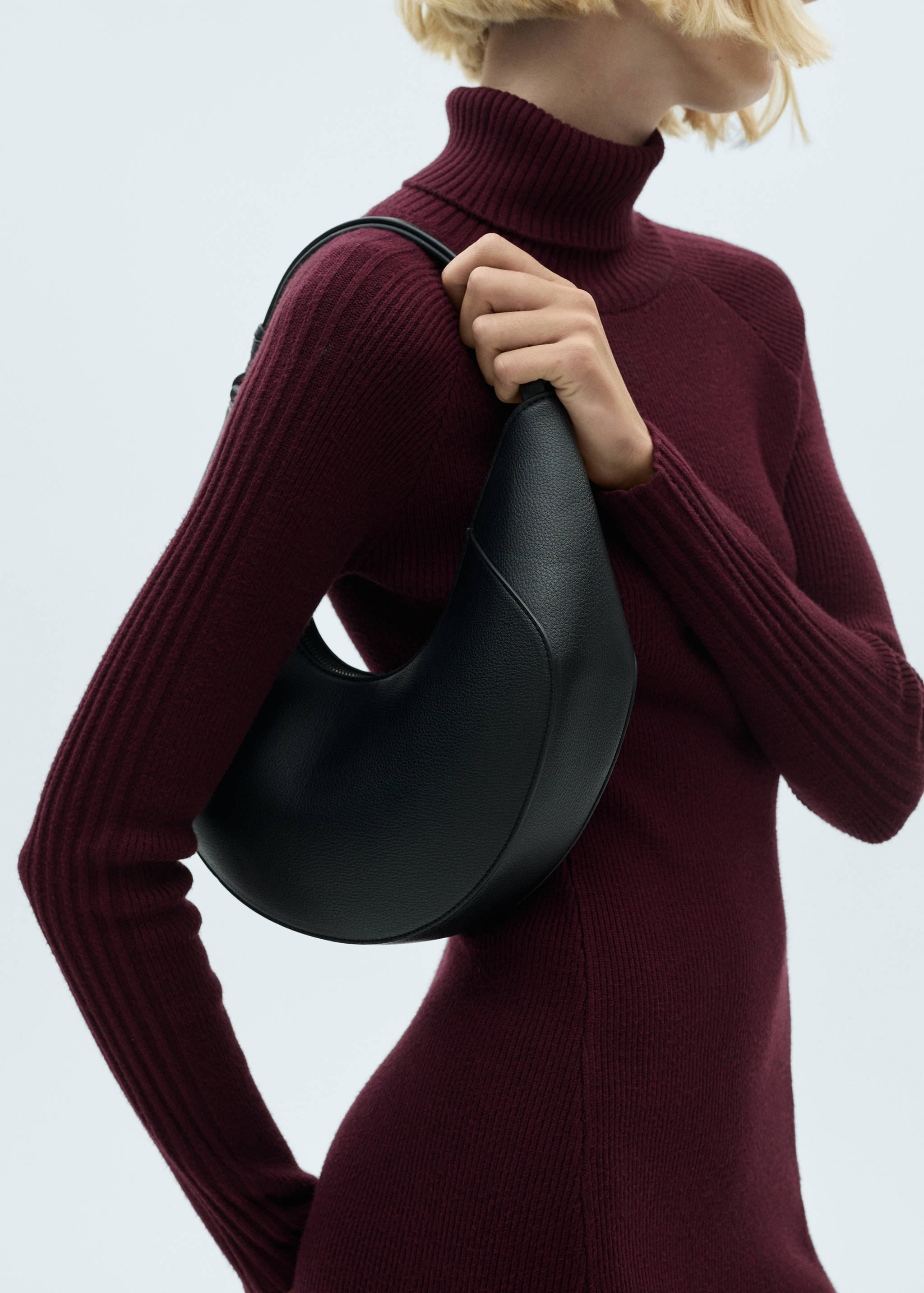 Kurzes Strickkleid mit weitem Rollkragen - Detail des Artikels 6