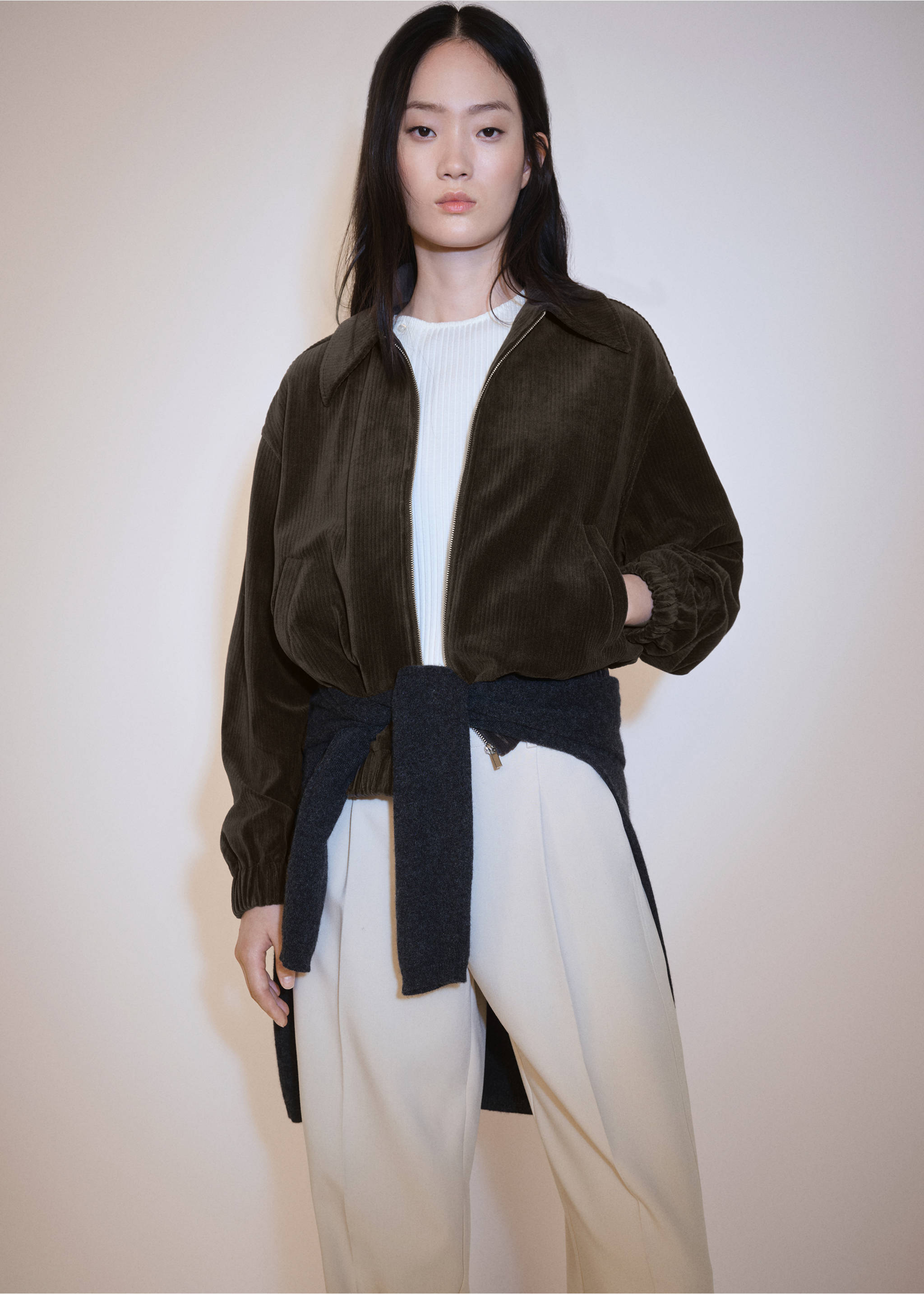 Bomberjacke aus Cord - Mittlere Ansicht, Khaki. Ref: 77077705-00.