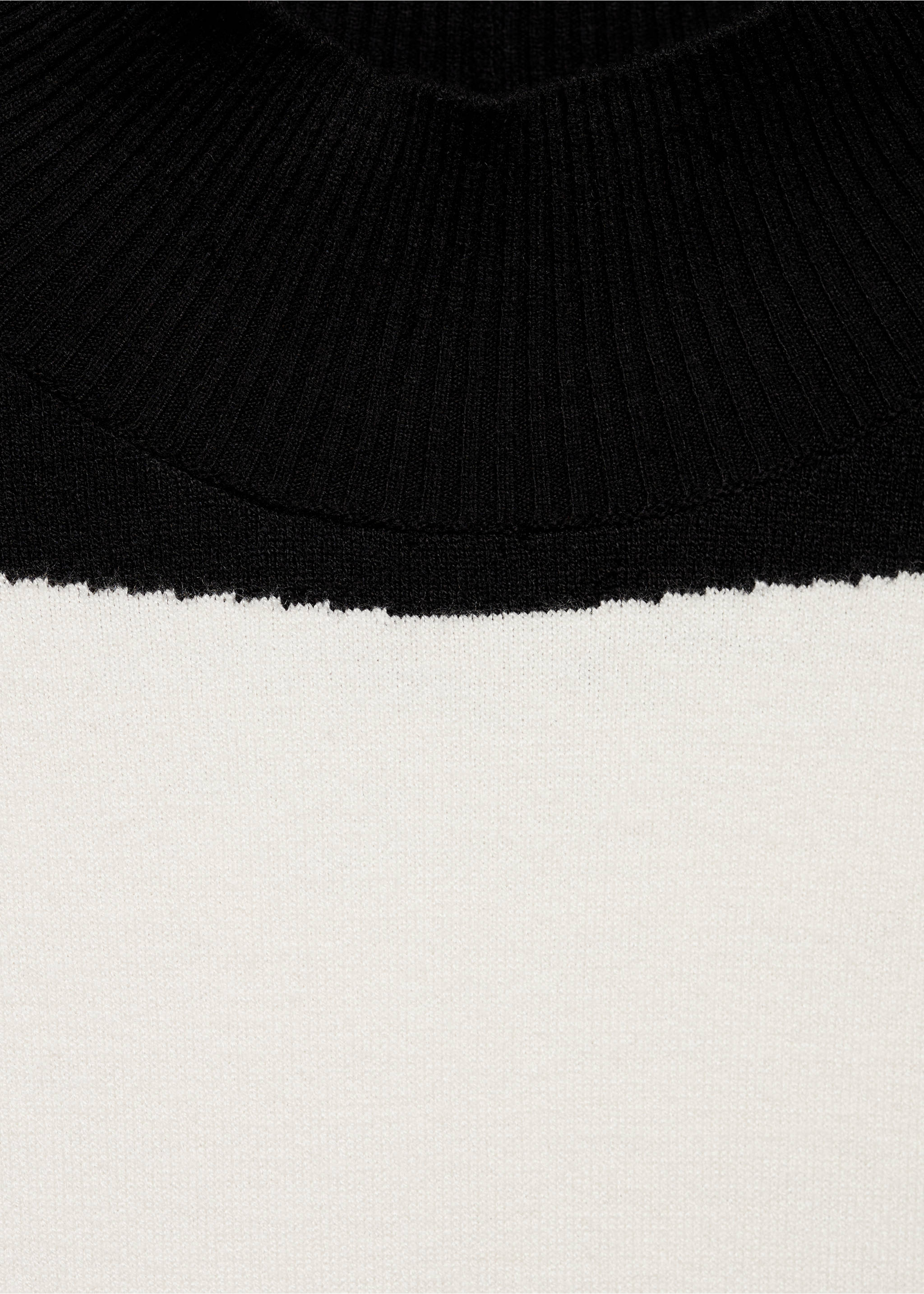 Midikleid mit halbhohem Kragen - Detail des Artikels 8, Schwarz. Ref: 77077718-00.