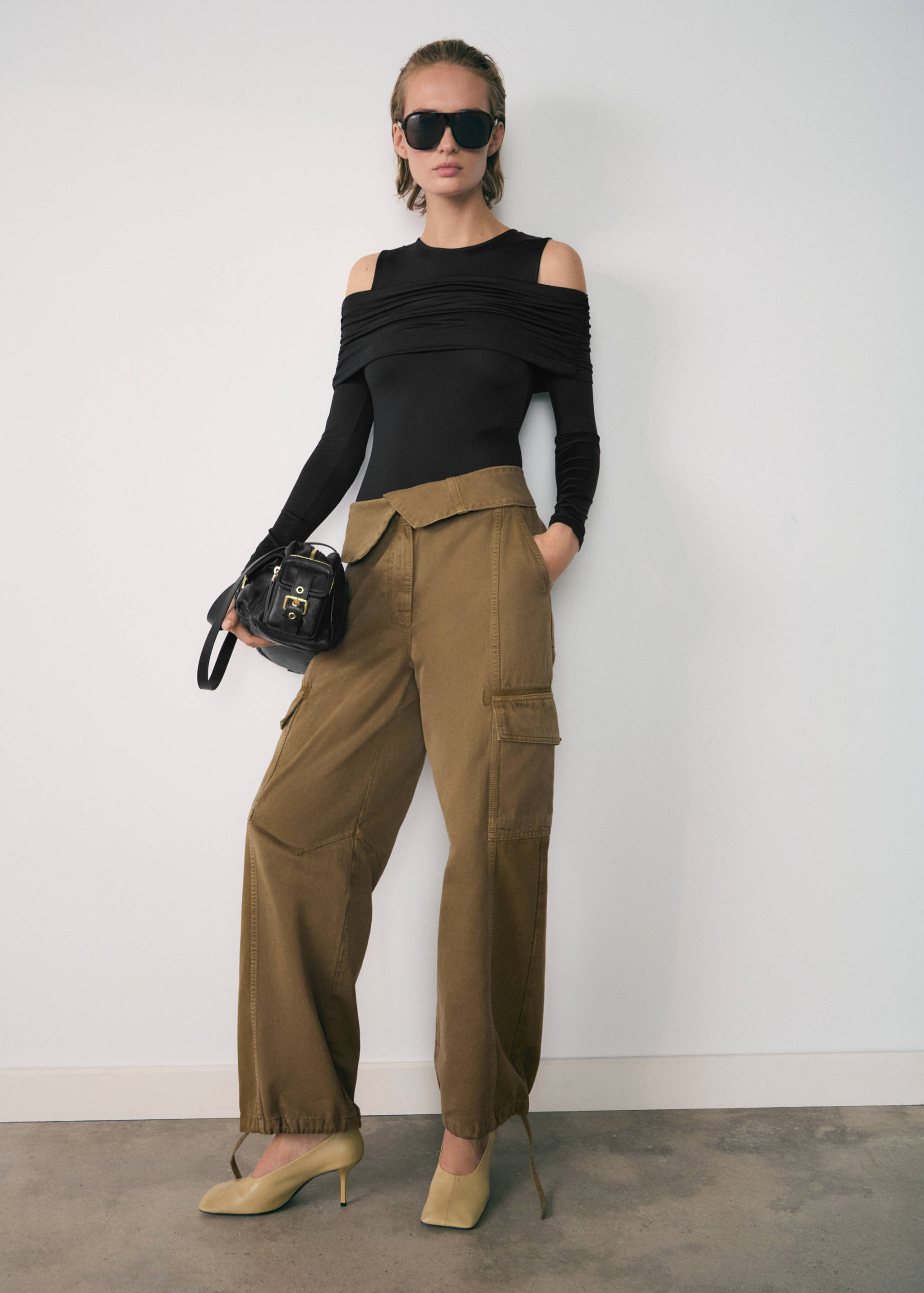 Body z odkrytymi ramionami - Plan ogólny