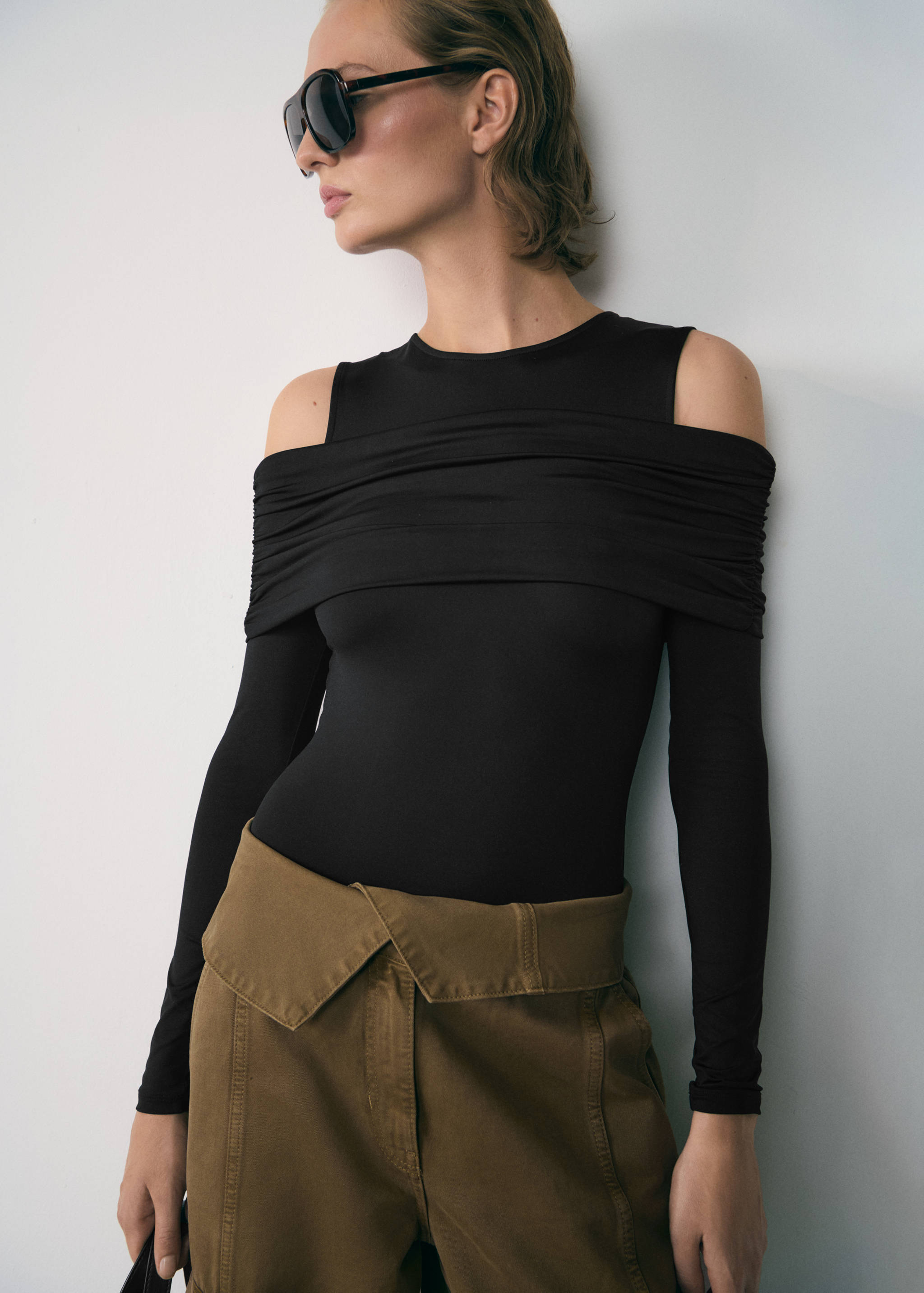 Body z odkrytymi ramionami - Plan średni