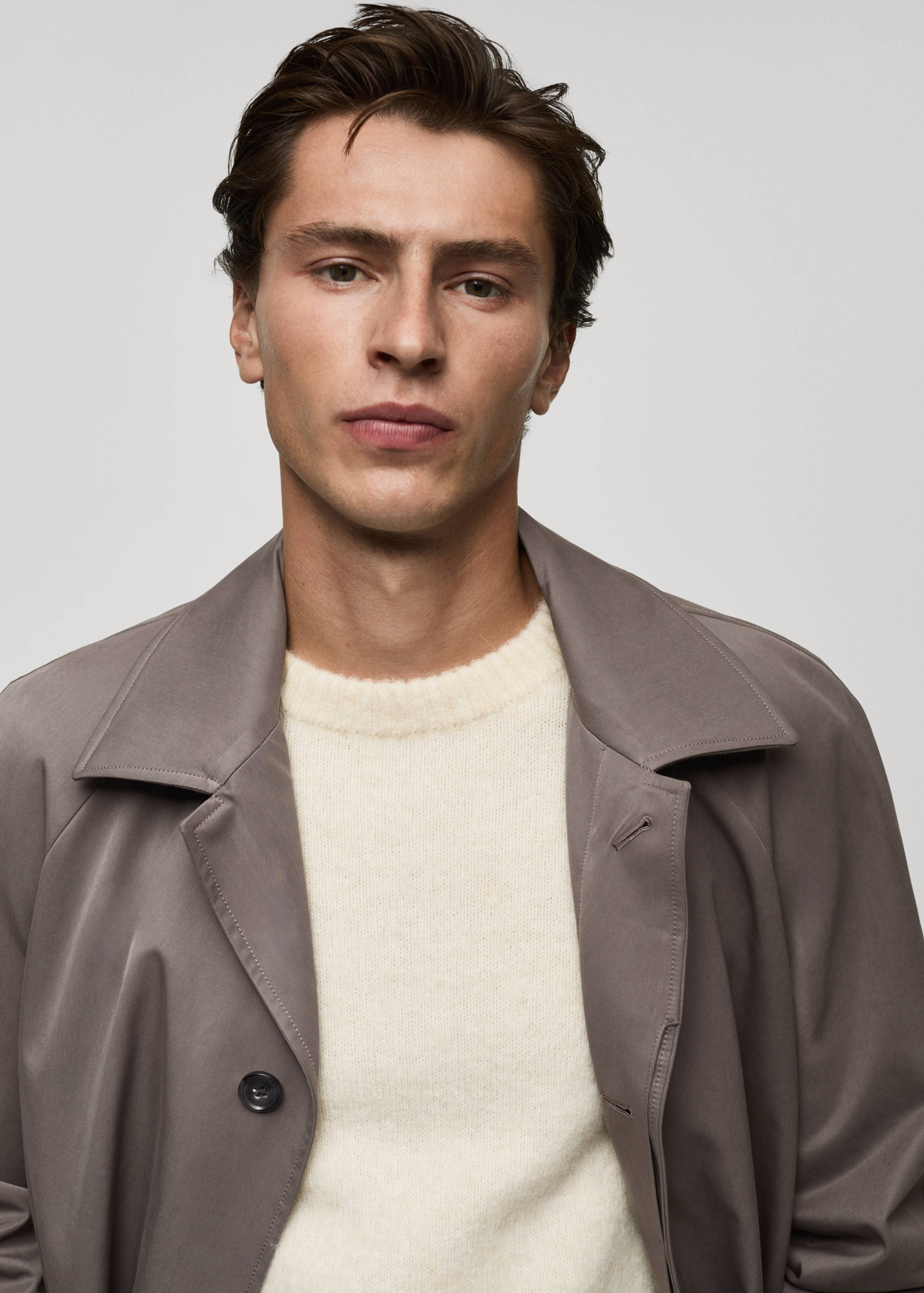 Trenchcoat mit Gürtel und mattiertem Finish - Detail des Artikels 1