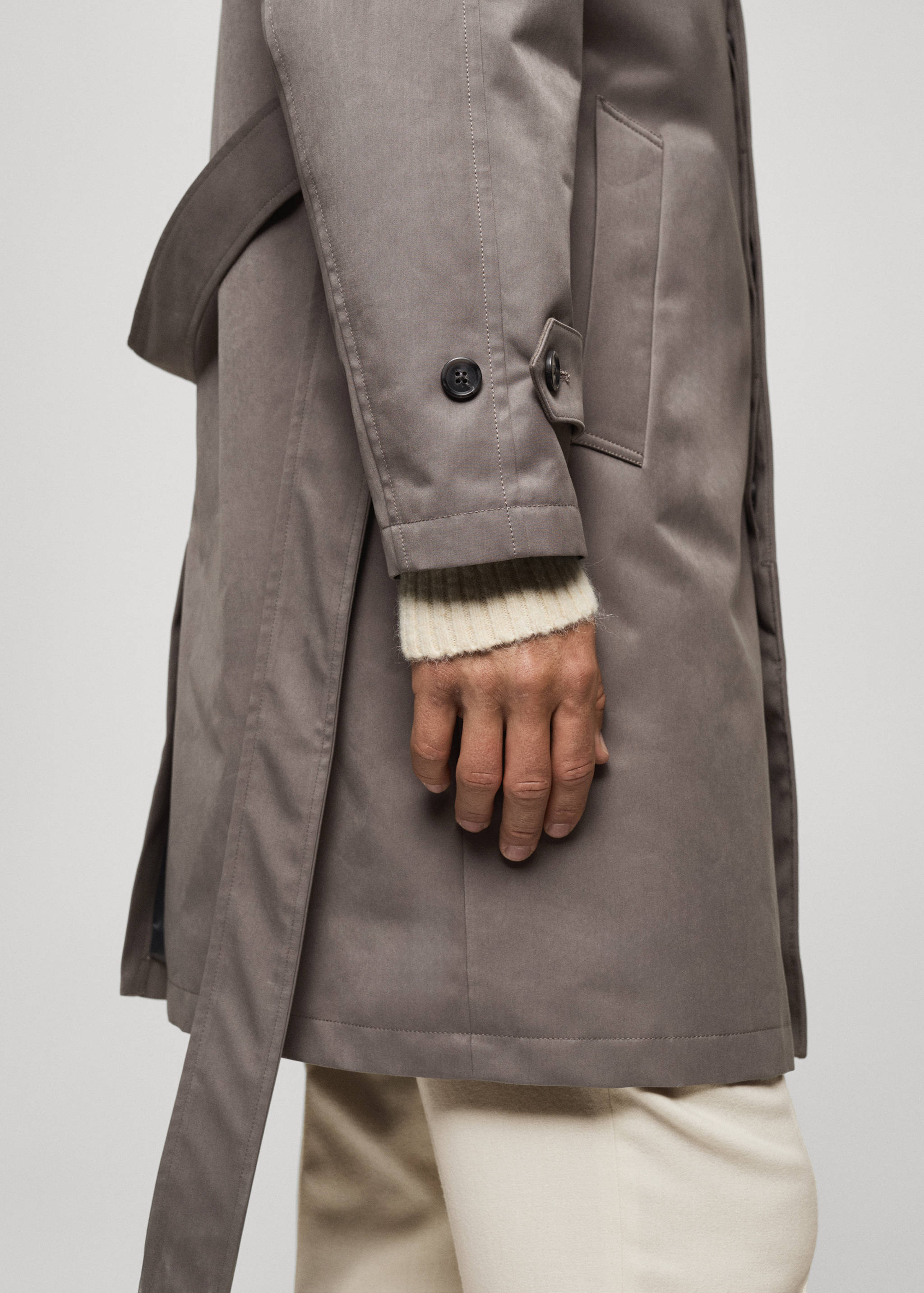 Trenchcoat mit Gürtel und mattiertem Finish - Detail des Artikels 6