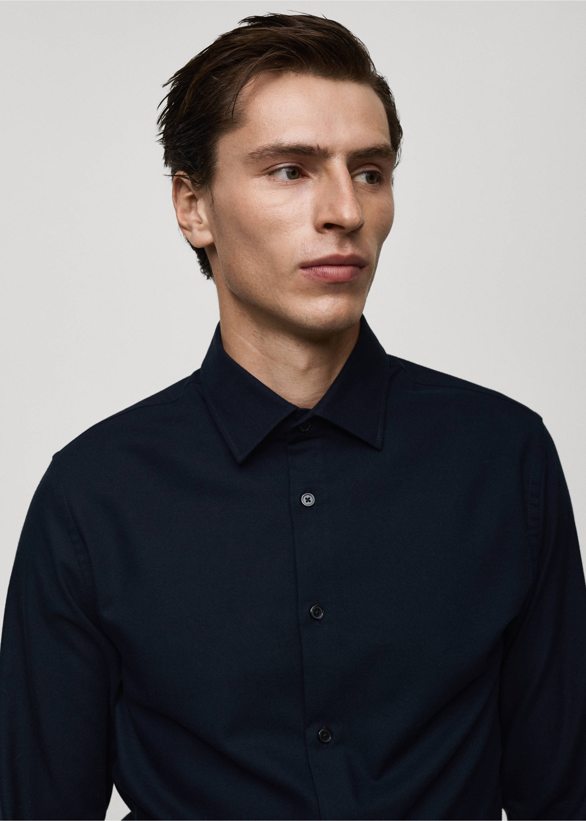 Oberhemd aus Kaschmir und Baumwolle - Detail des Artikels 1, Dunkles Marineblau. Ref: 77077914-00.