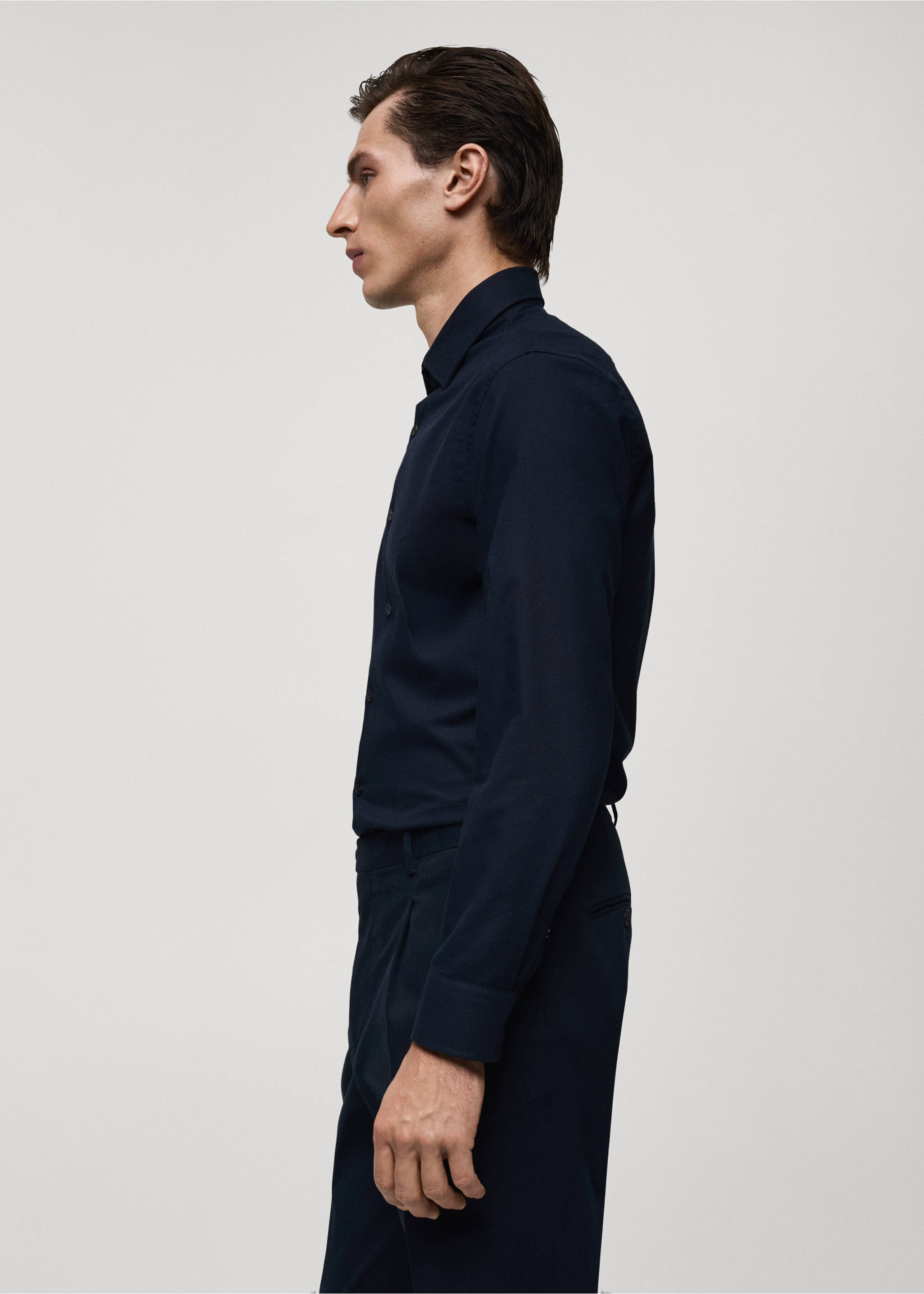 Oberhemd aus Kaschmir und Baumwolle - Detail des Artikels 2, Dunkles Marineblau. Ref: 77077914-00.