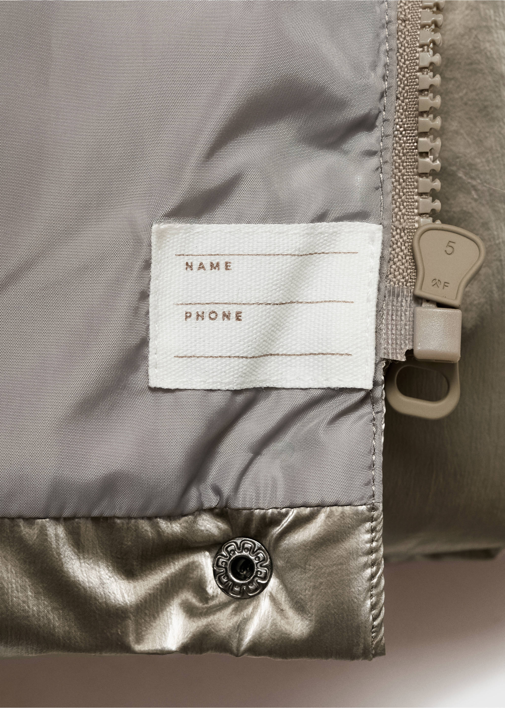 Metallic puffer jacket - Details of the article 8, Silver. Ref: 77077918-00.