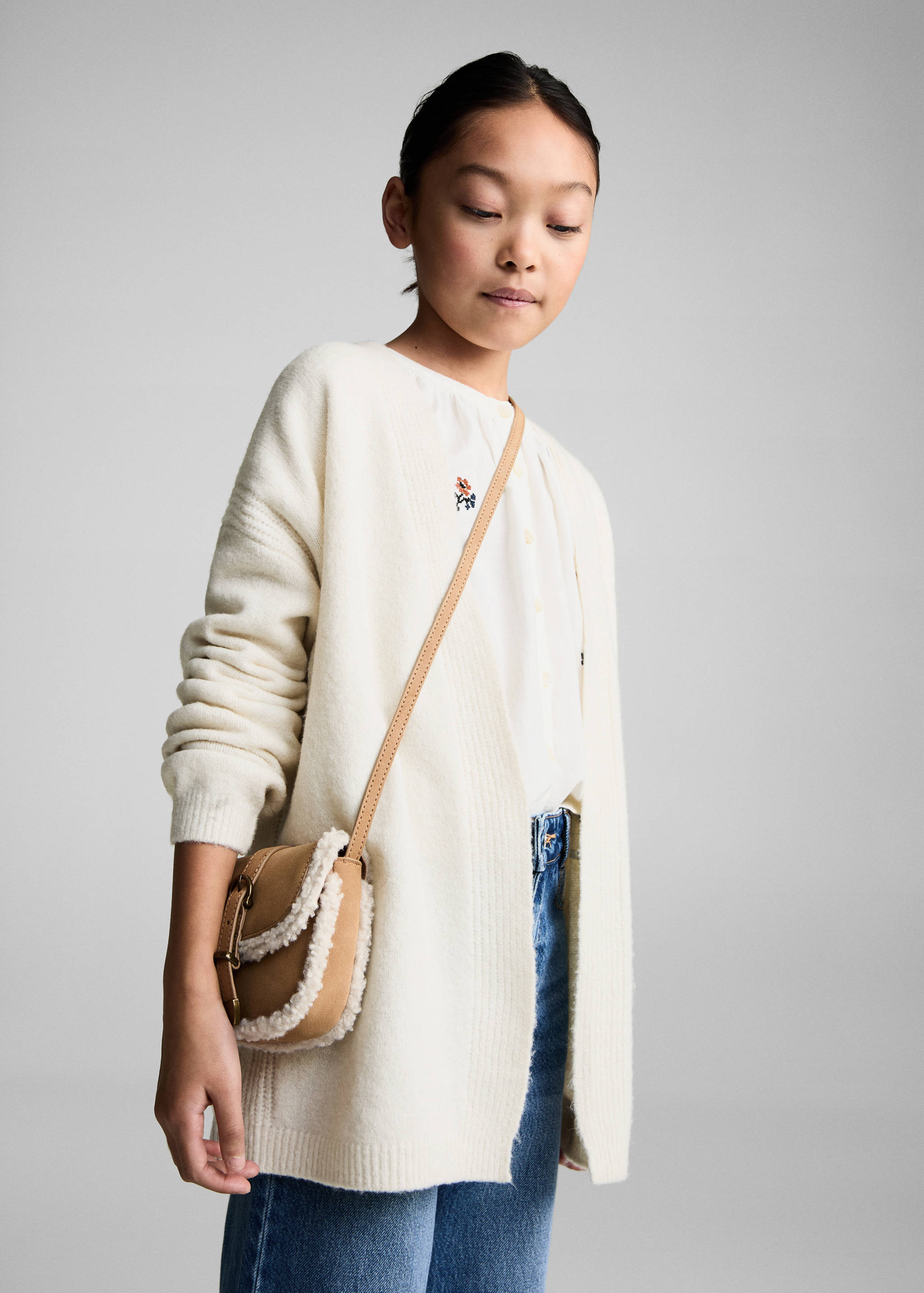 V-neck knitted cardigan - Medium plane