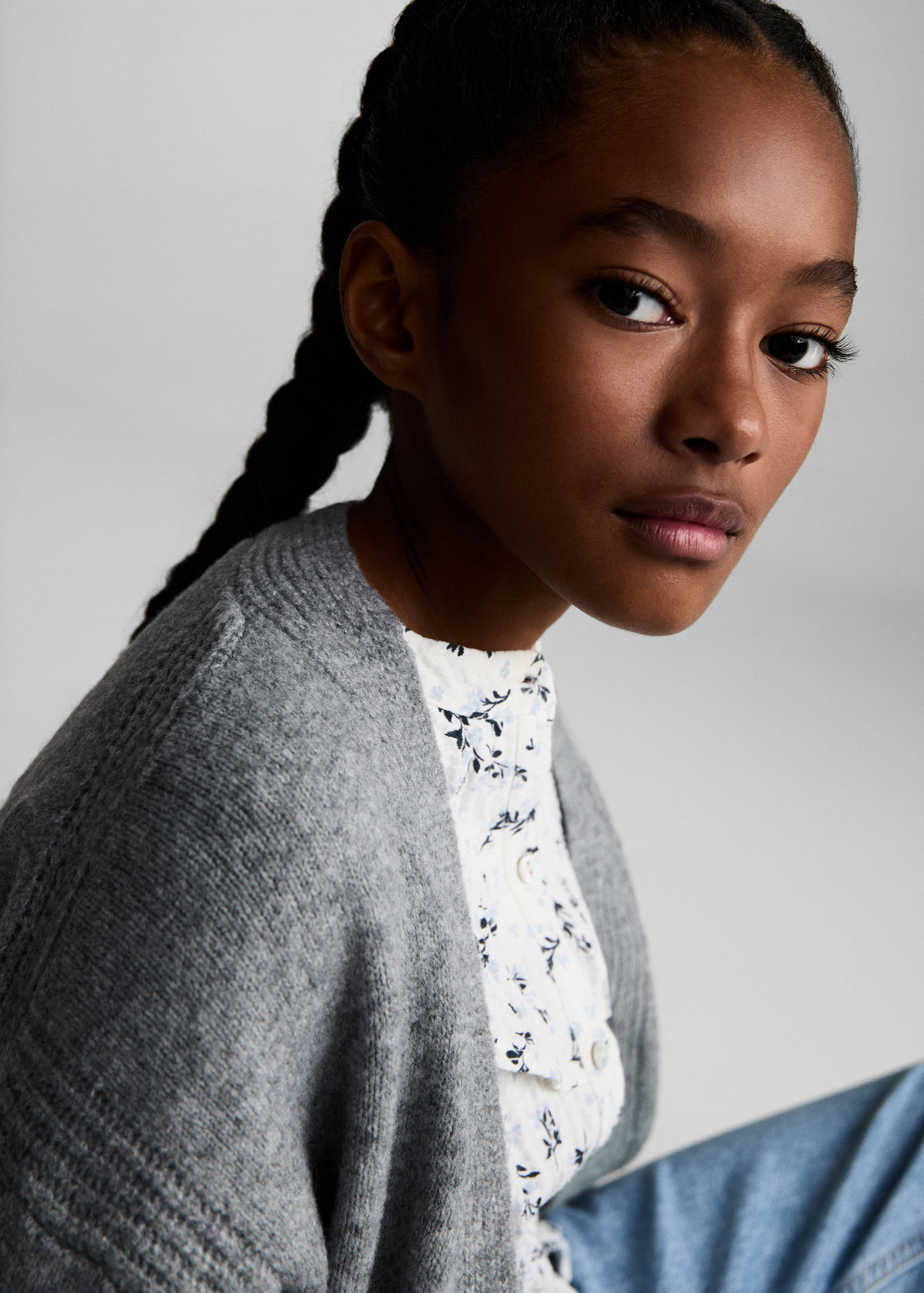 V-neck knitted cardigan - Details of the article 1