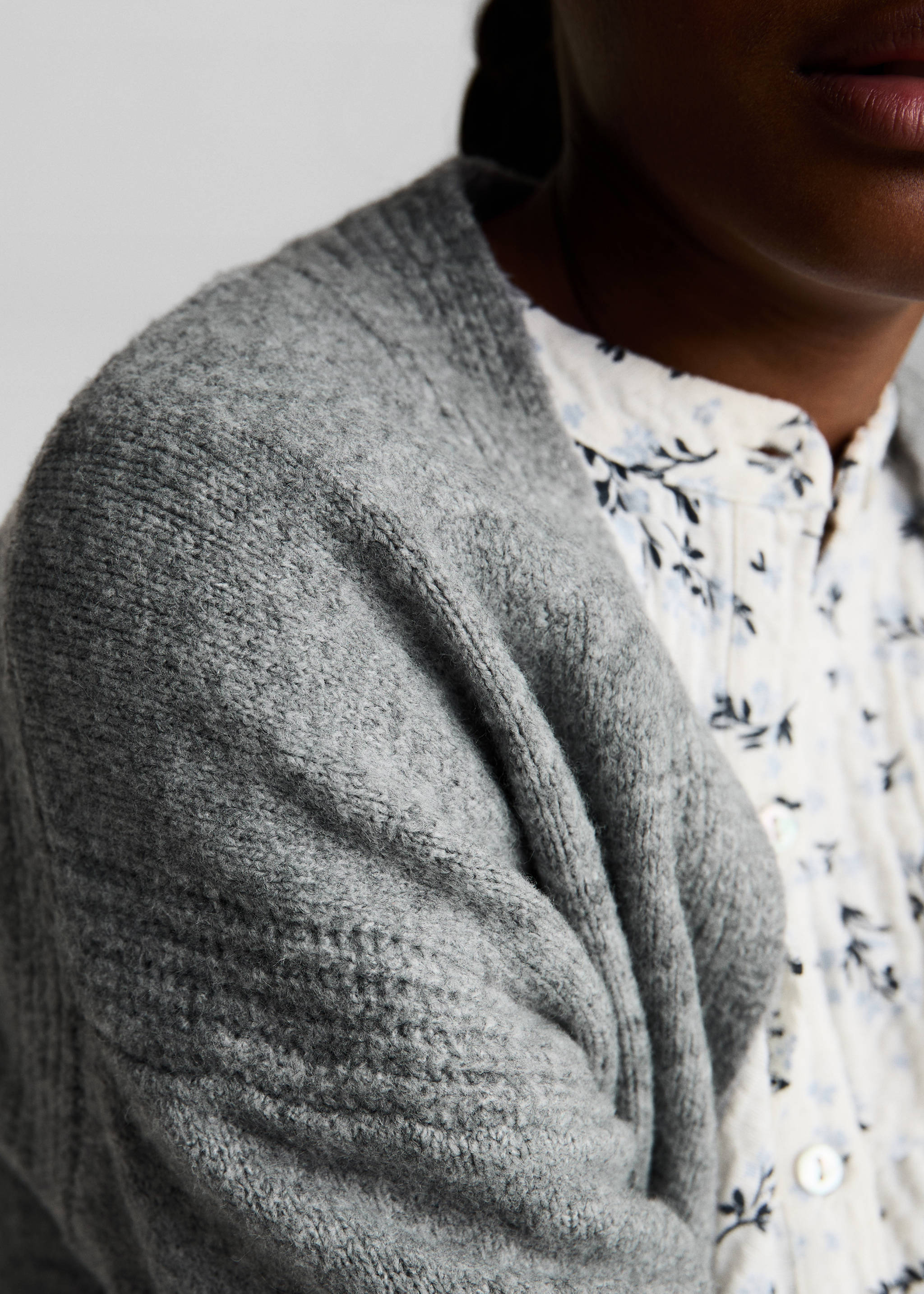 V-neck knitted cardigan - Details of the article 6